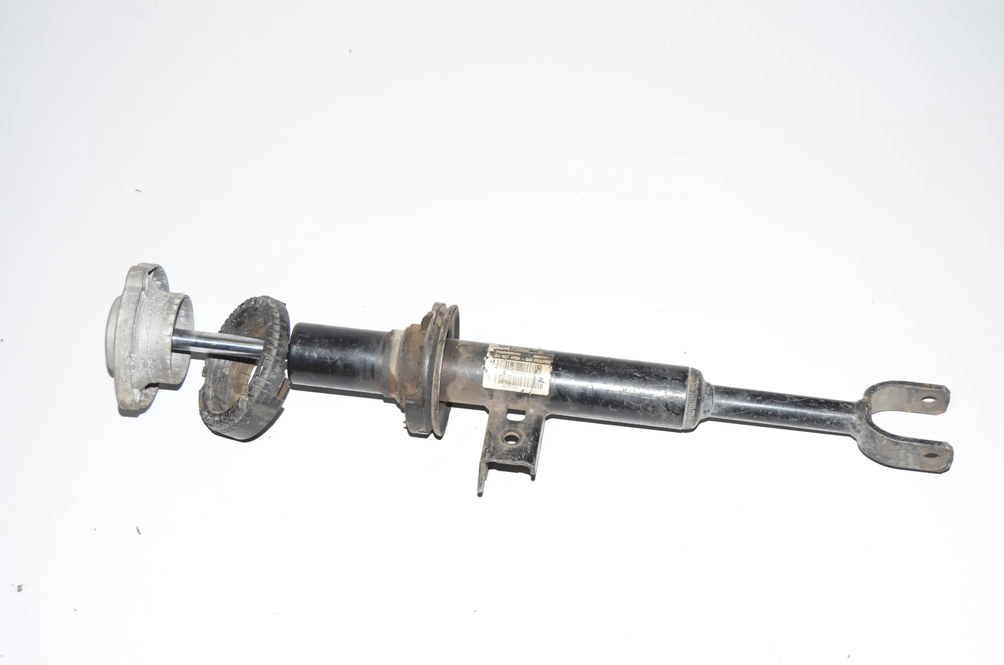 Front Right Shock Absorber – OEM 6797766 · BMW 5 Touring (F11) BMW 5 Touring (F11) 520 d 2010