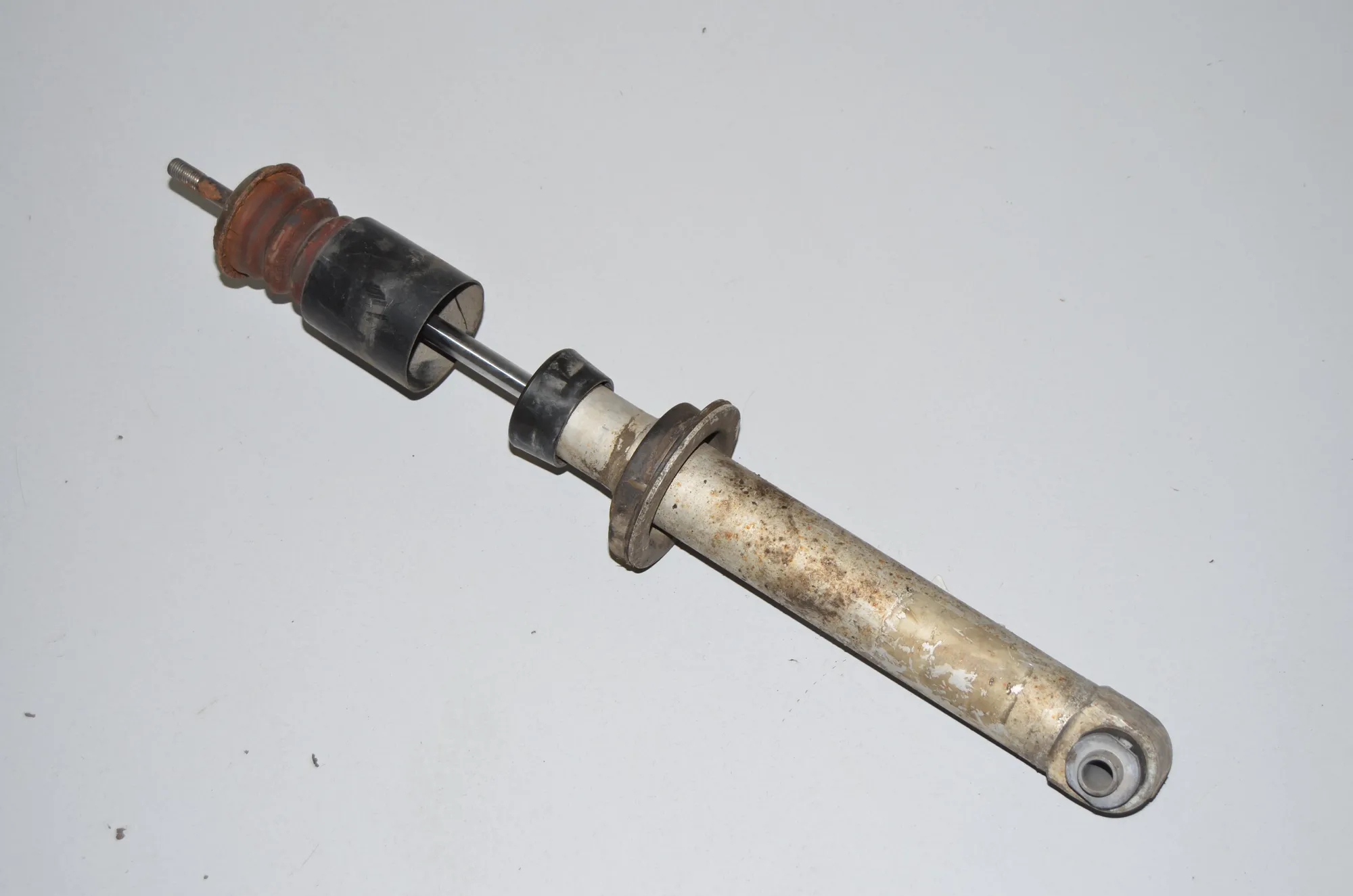 Rear Left Shock Absorber – OEM 33526766605 · BMW 5 (E60) 520 i 2003 – 4