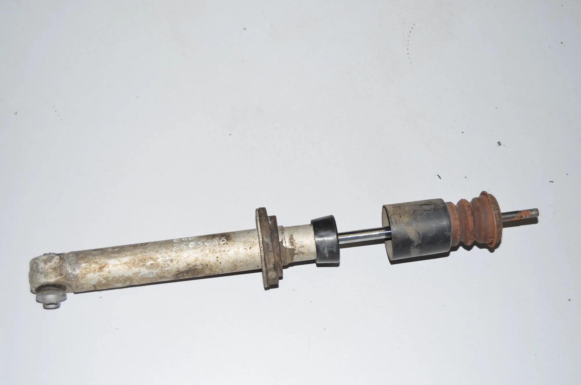 Rear Left Shock Absorber – OEM 33526766605 · BMW 5 (E60) 520 i 2003 – 2