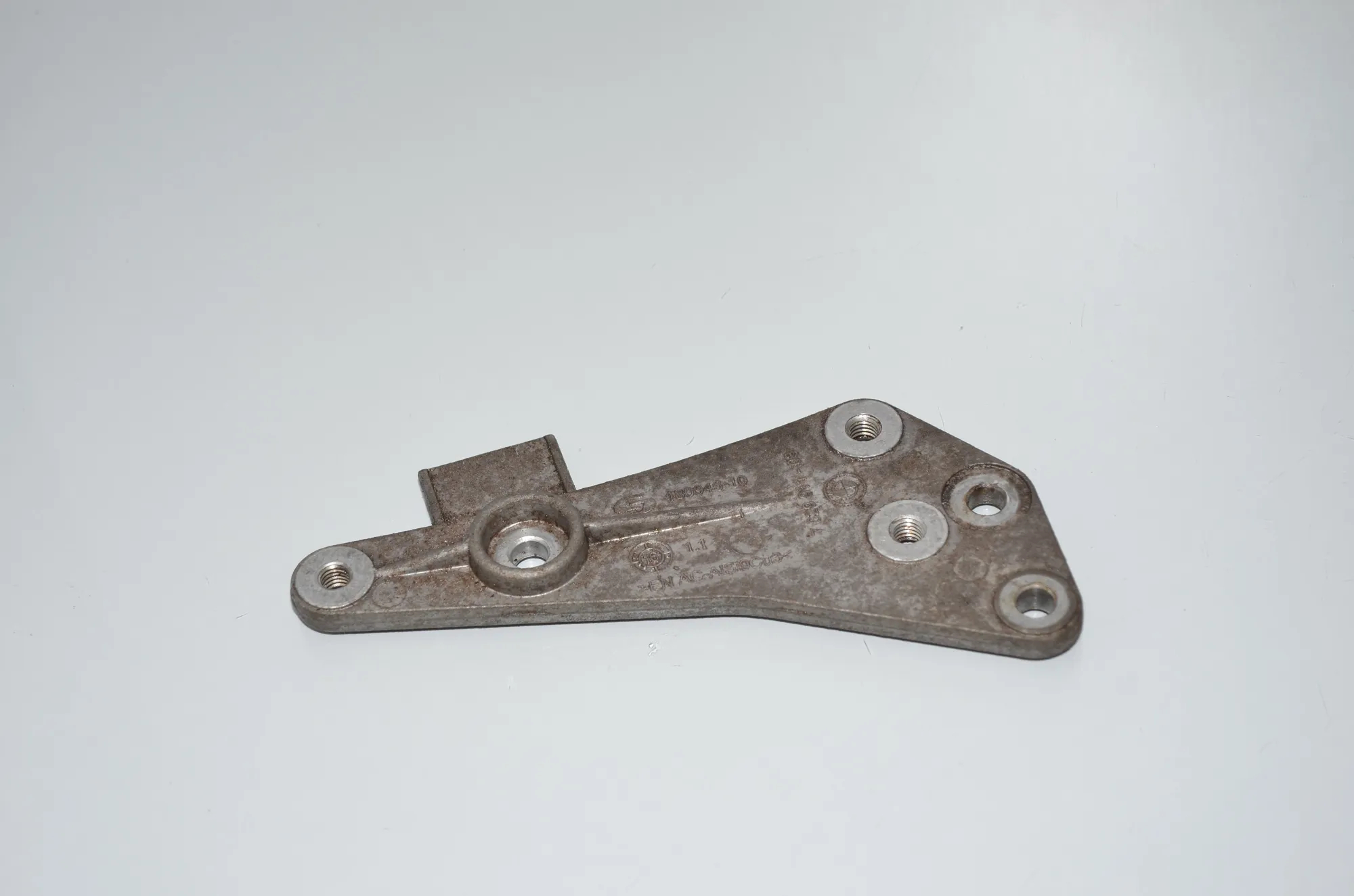 Bracket – OEM 7629911 · BMW 5 (F10) BMW 5 (F10) 535 i 2010 – 2