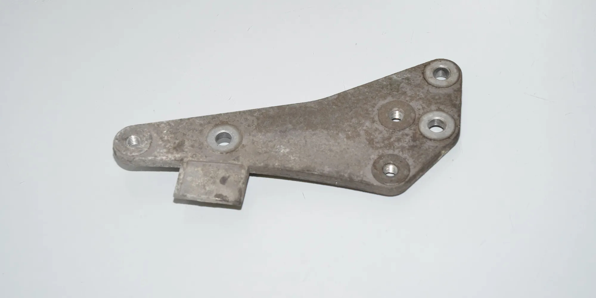 Bracket – OEM 7629911 · BMW 5 (F10) BMW 5 (F10) 535 i 2010 – 3