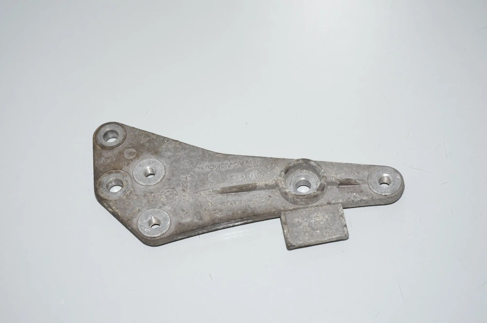 Bracket – OEM 7629911 · BMW 5 (F10) BMW 5 (F10) 535 i 2010