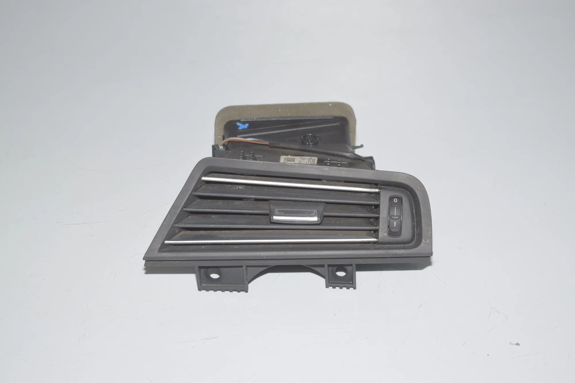Dashboard Air Vents – OEM 9166890 · BMW 5 (F10) 530 d 2010