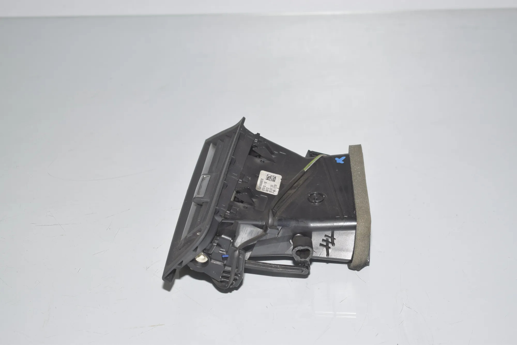 Dashboard Air Vents – OEM 9166890 · BMW 5 (F10) 530 d 2010 – 2