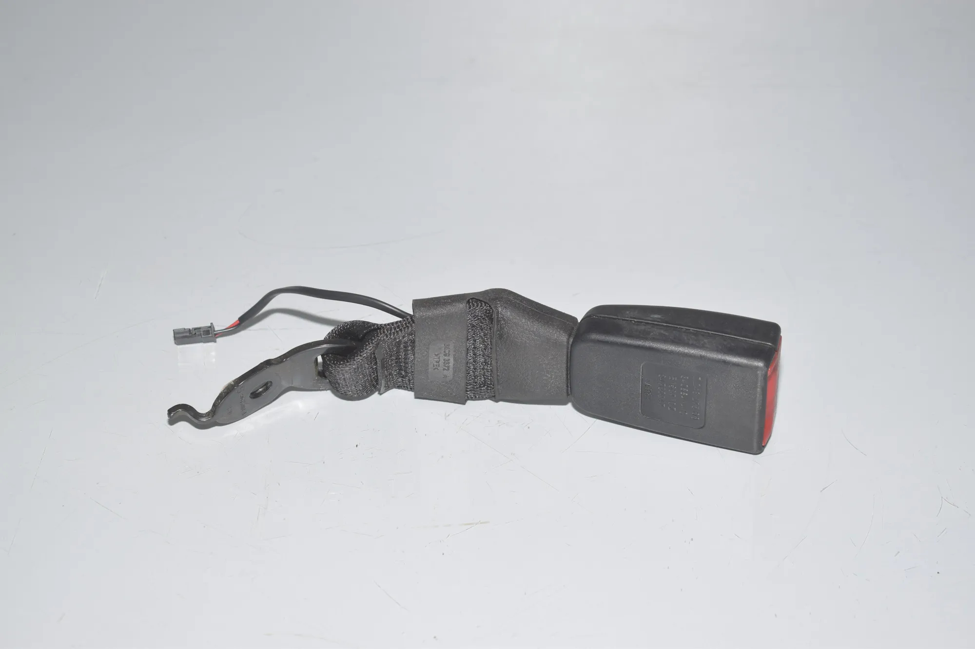 Rear Middle Seat Buckle – OEM 7243275 · BMW 5 (F10) 530 d 2010 – 4