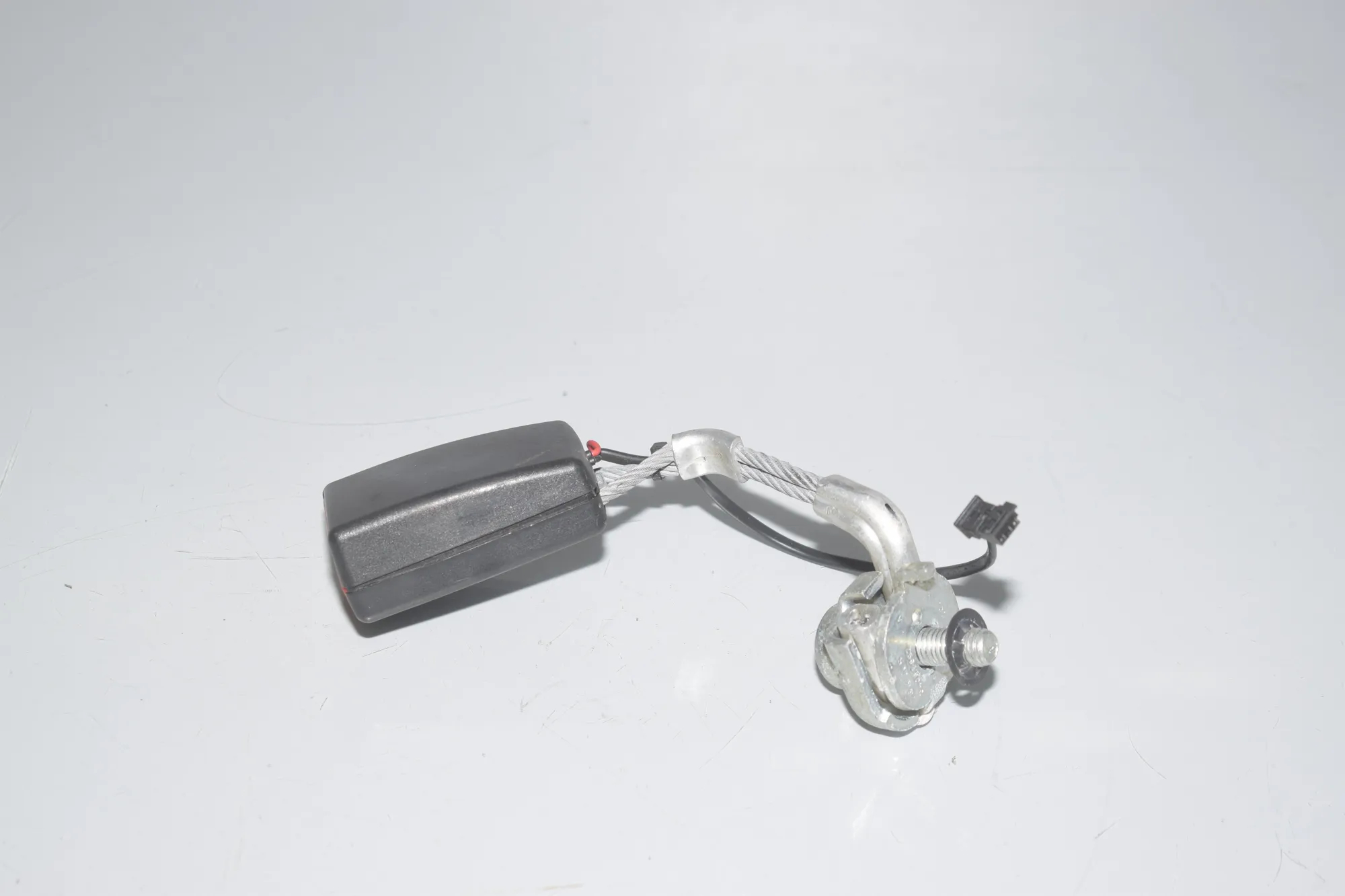 Rear Left Seat Buckle – OEM 7243273 · BMW 5 (F10) 530 d 2010 – 3