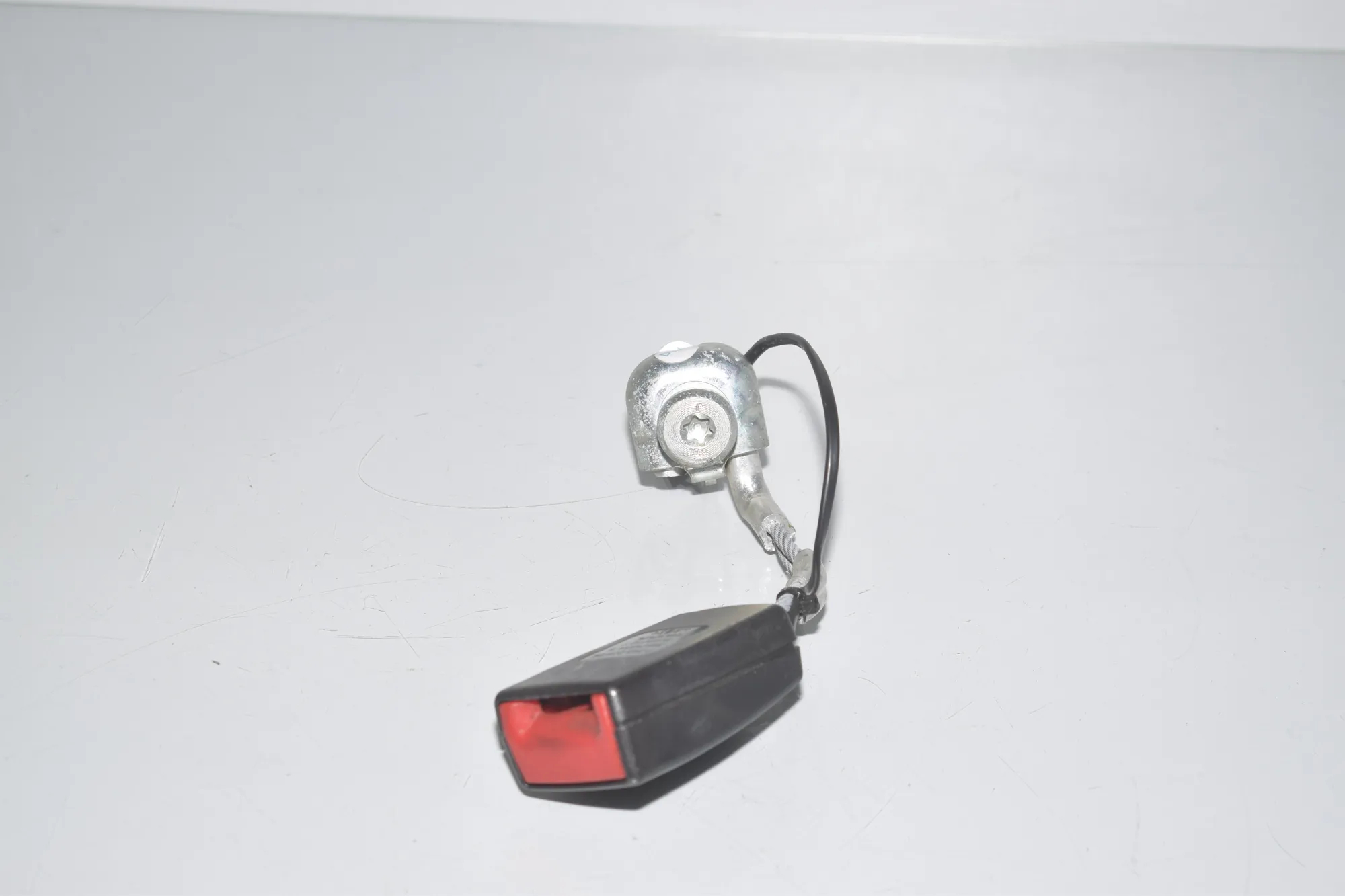 Rear Left Seat Buckle – OEM 7243273 · BMW 5 (F10) 530 d 2010 – 2