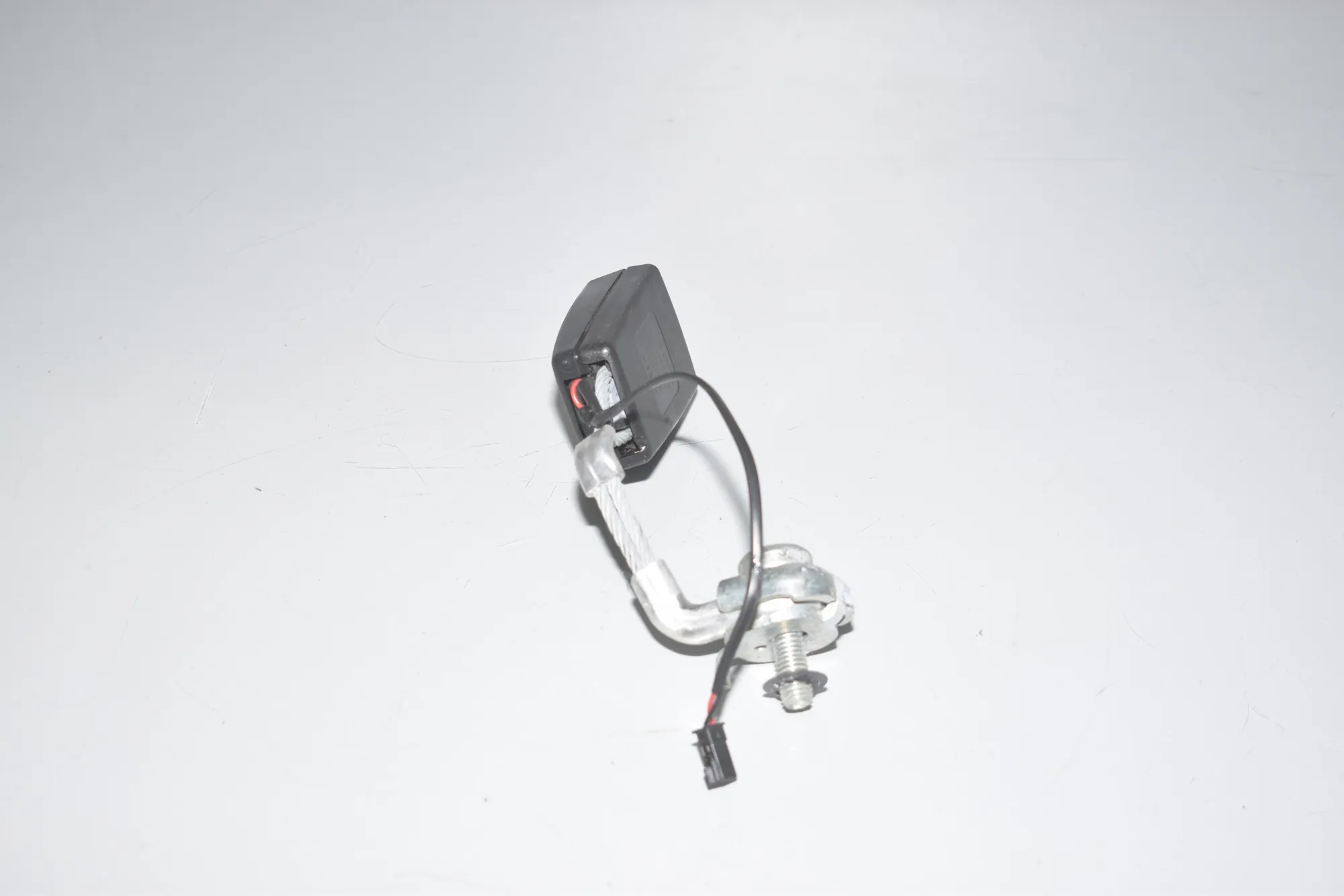 Rear Left Seat Buckle – OEM 7243273 · BMW 5 (F10) 530 d 2010 – 4