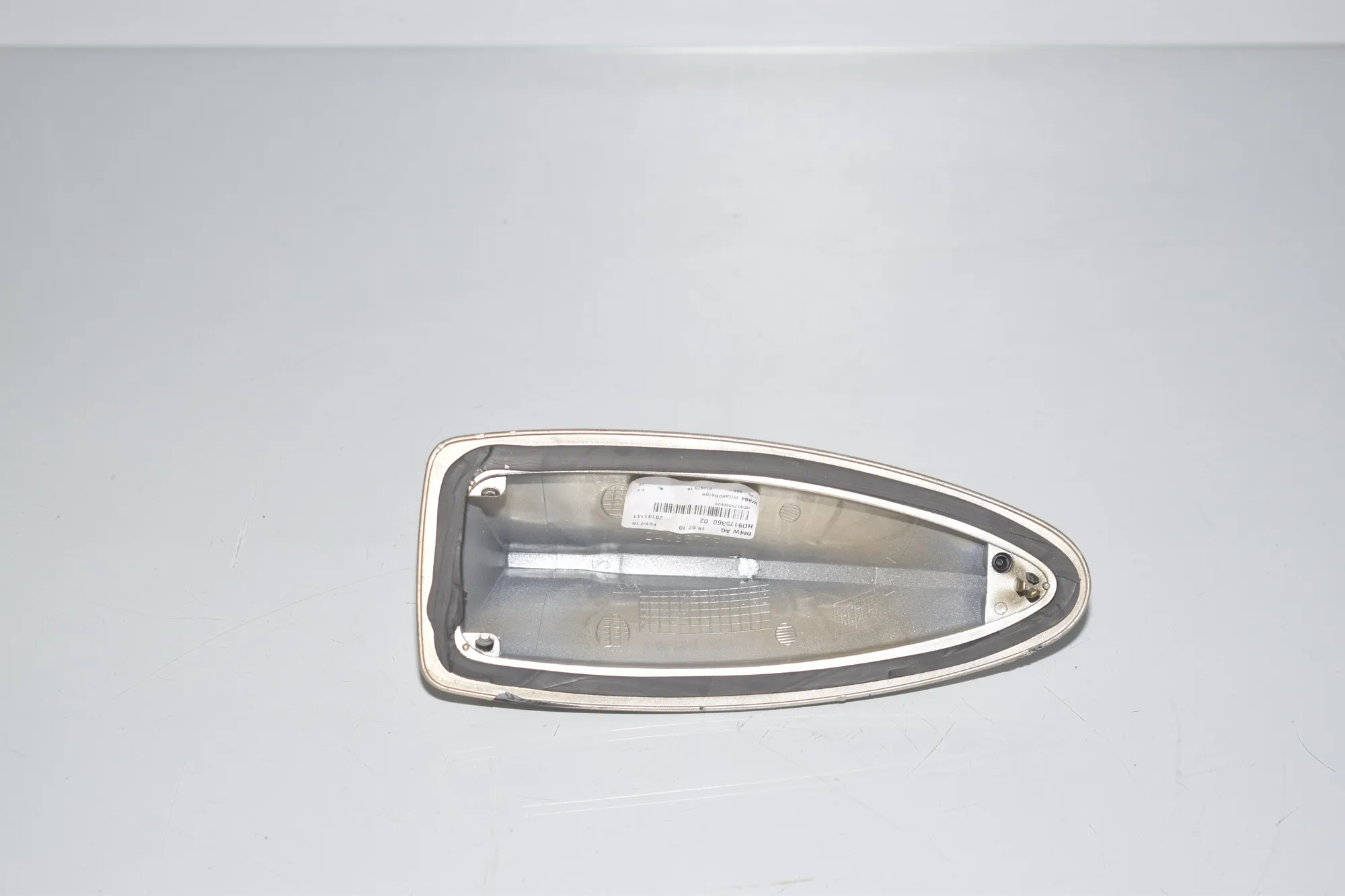 Antenna Trim – OEM 9175360 · BMW 5 (F10) 530 d 2010 – 4
