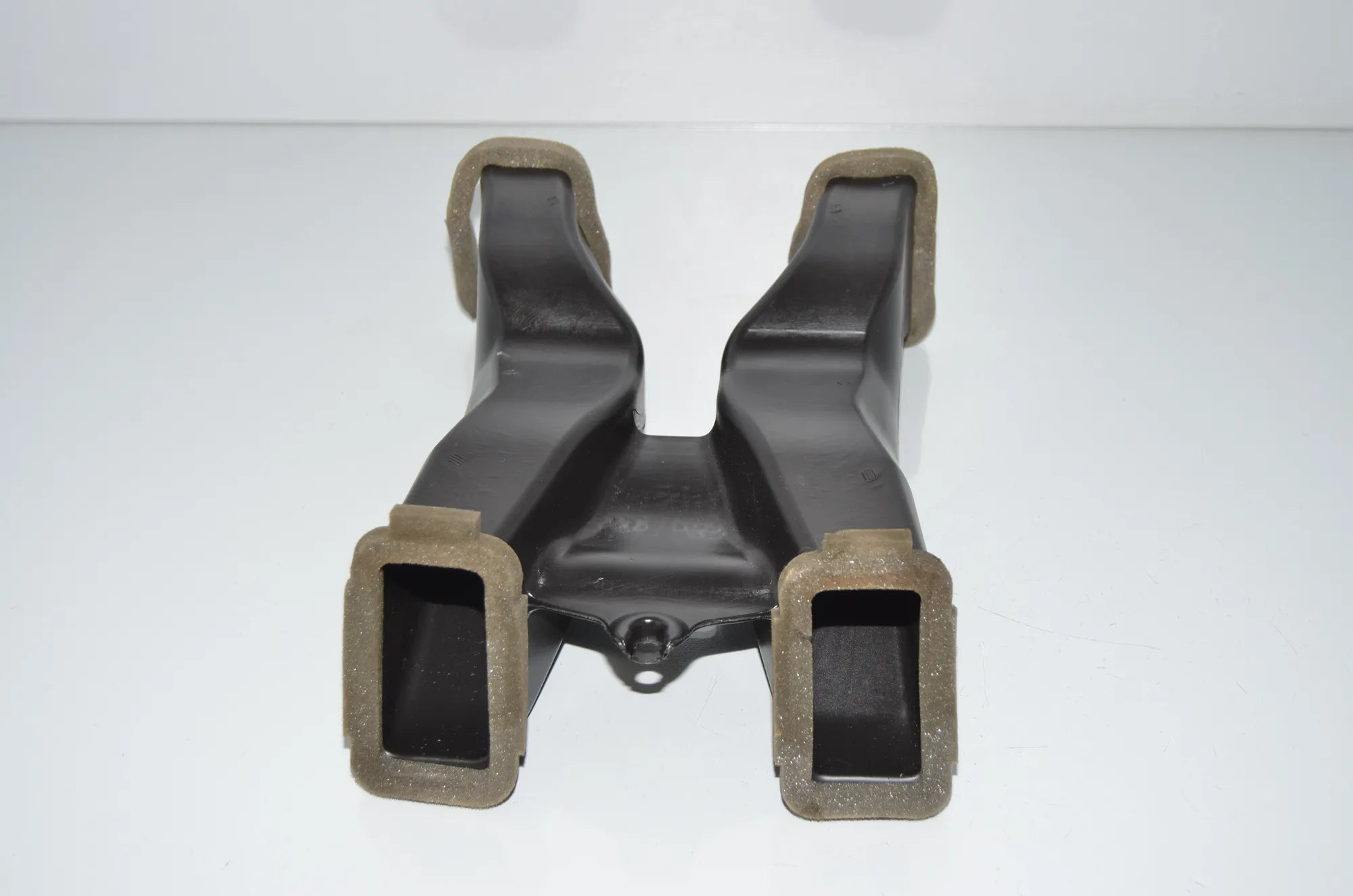 Interior Air Duct Channel – OEM 9113860 · BMW 5 Gran Turismo (F07) 530 d 2009 – 4