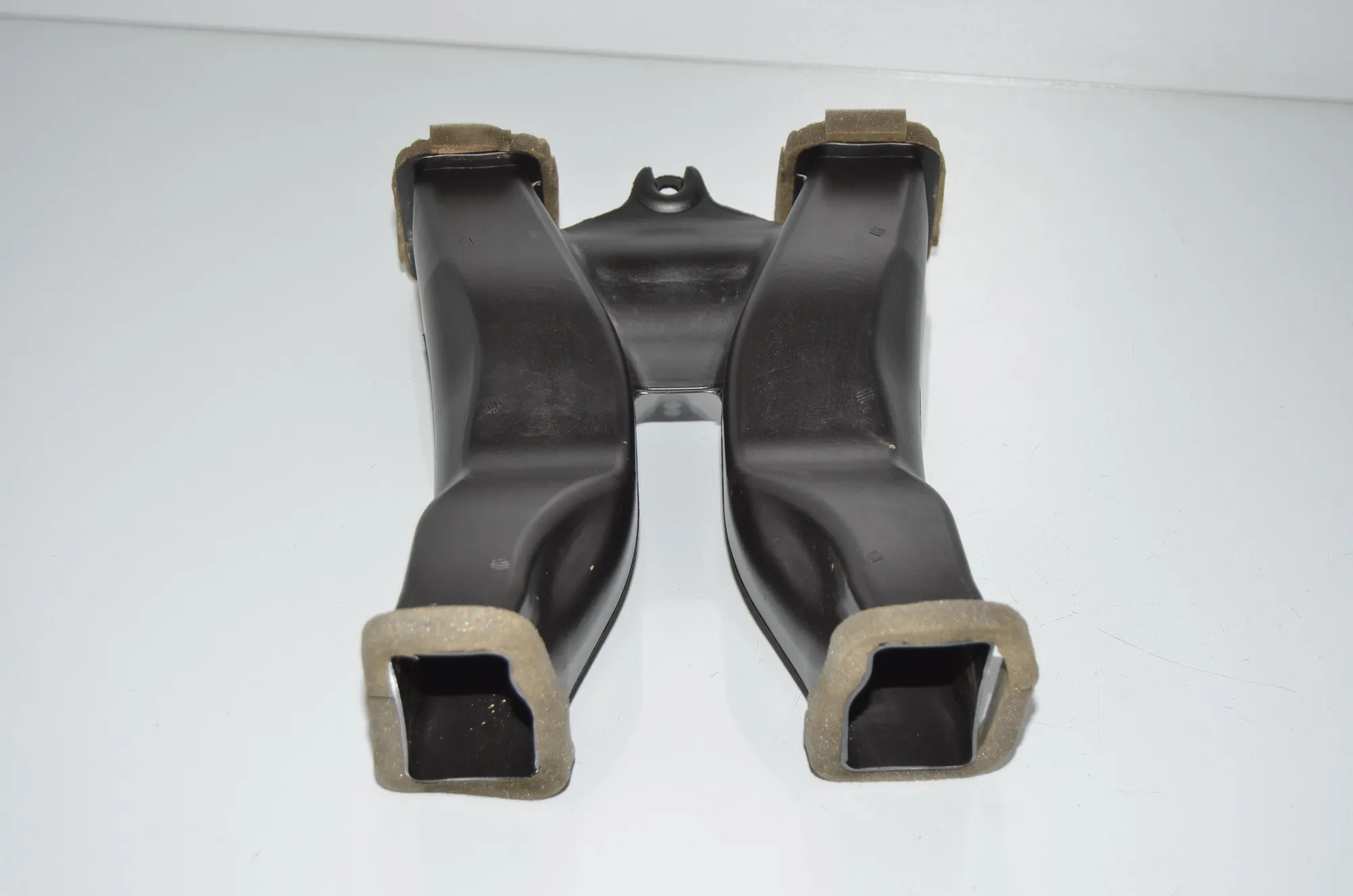 Interior Air Duct Channel – OEM 9113860 · BMW 5 Gran Turismo (F07) 530 d 2009 – 3