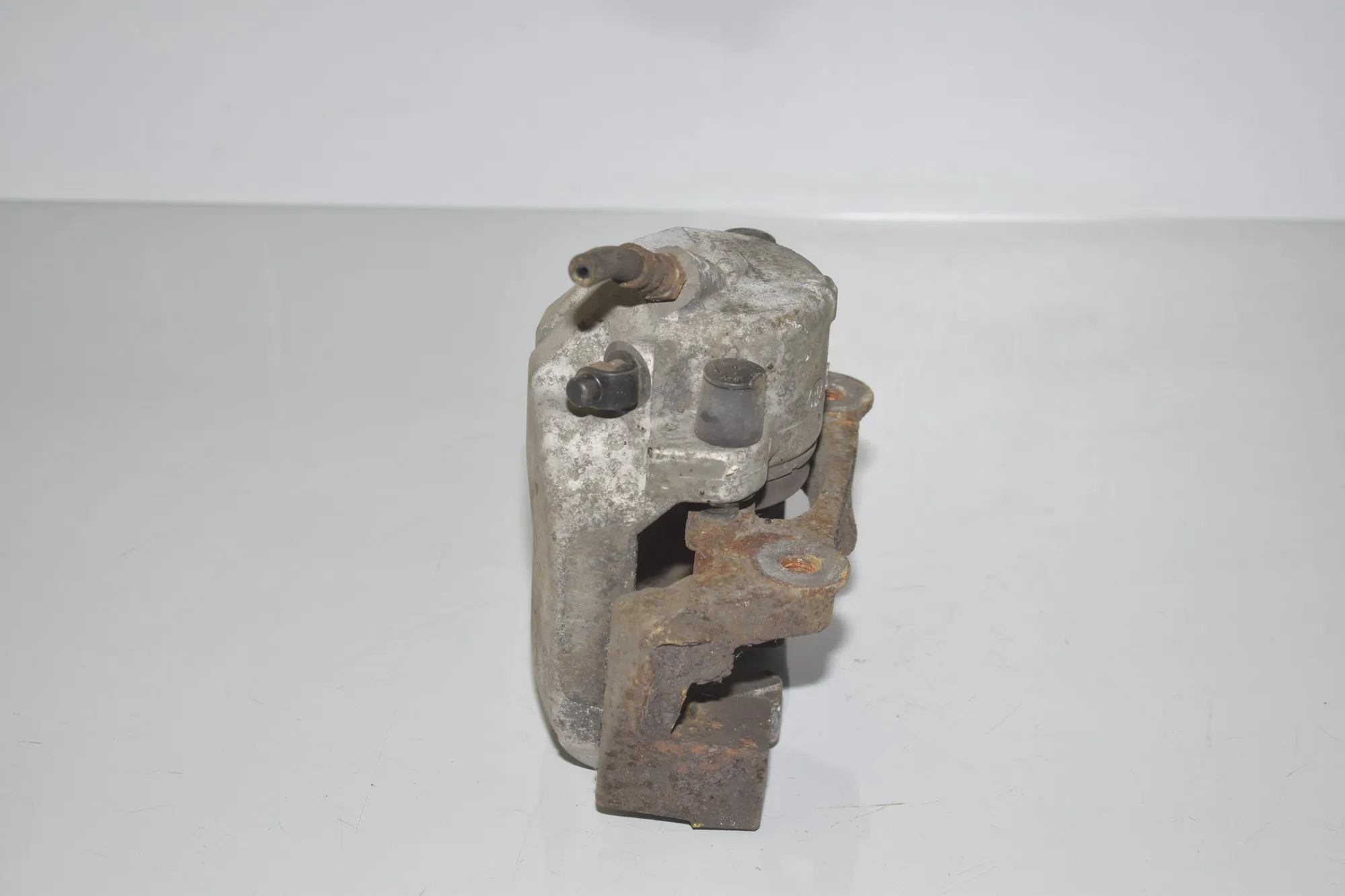 Front Right Brake Caliper – OEM 1163386 · BMW 5 (E39) BMW 5 (E39) 520 d 2001 – 2