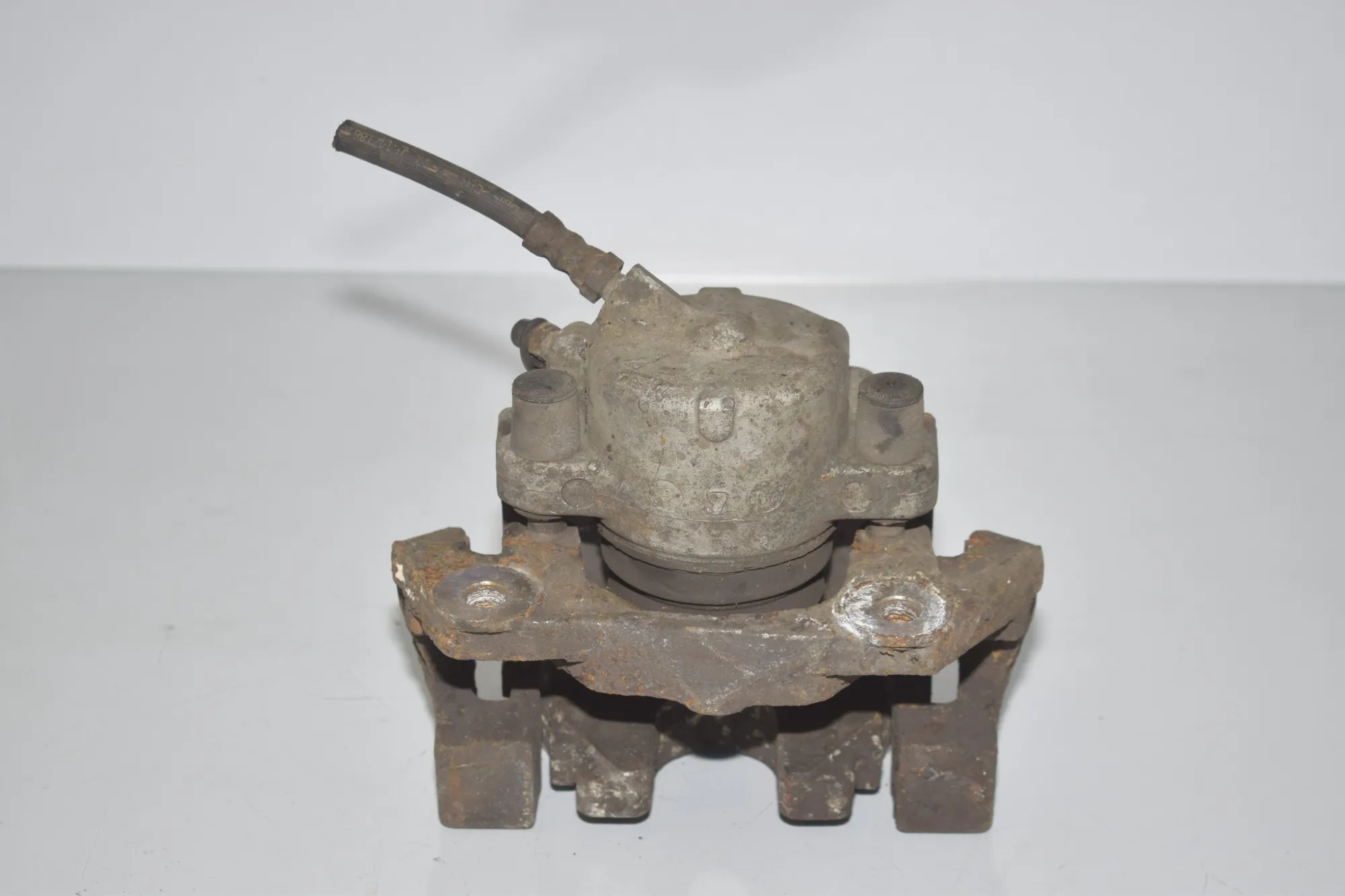 Front Right Brake Caliper – OEM 34211163650 · BMW 5 (E39) BMW 5 (E39) 525 d 2001 – 4