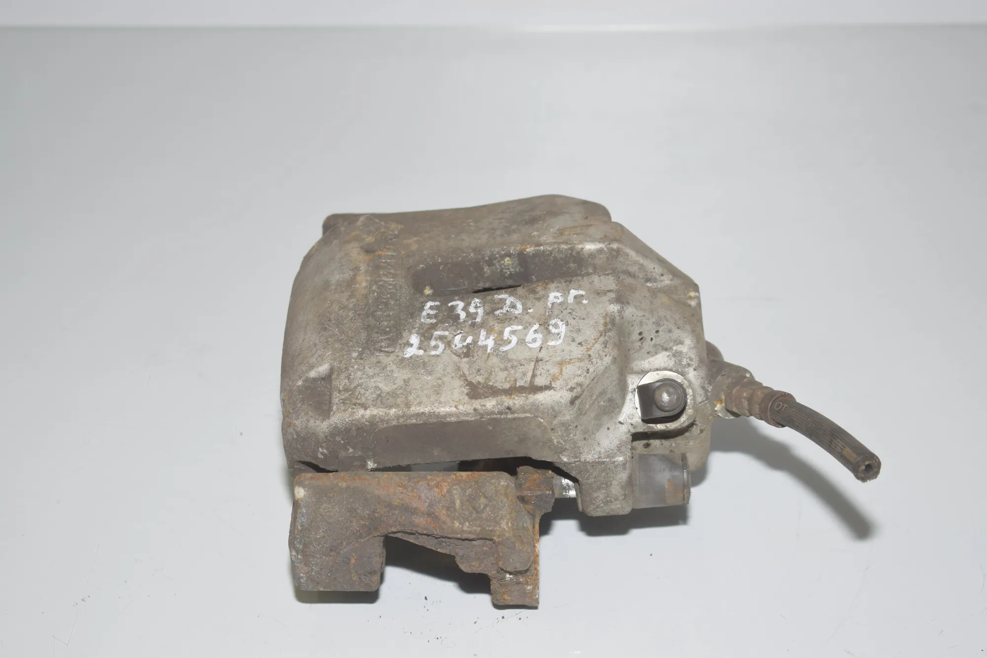 Front Right Brake Caliper – OEM 34211163650 · BMW 5 (E39) BMW 5 (E39) 525 d 2001