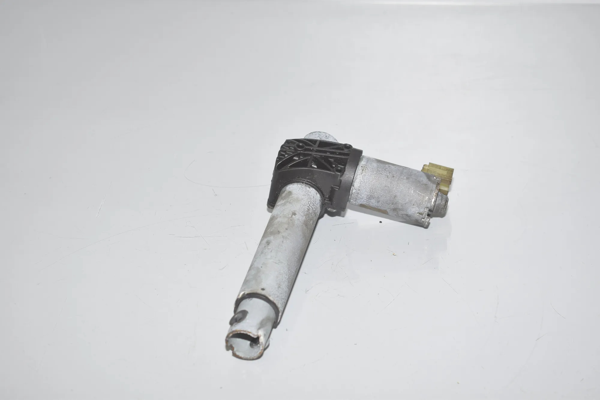 Front Right Seat Control Motor – OEM 52109168758 · BMW 5 (F10) 535 d 2013 – 3