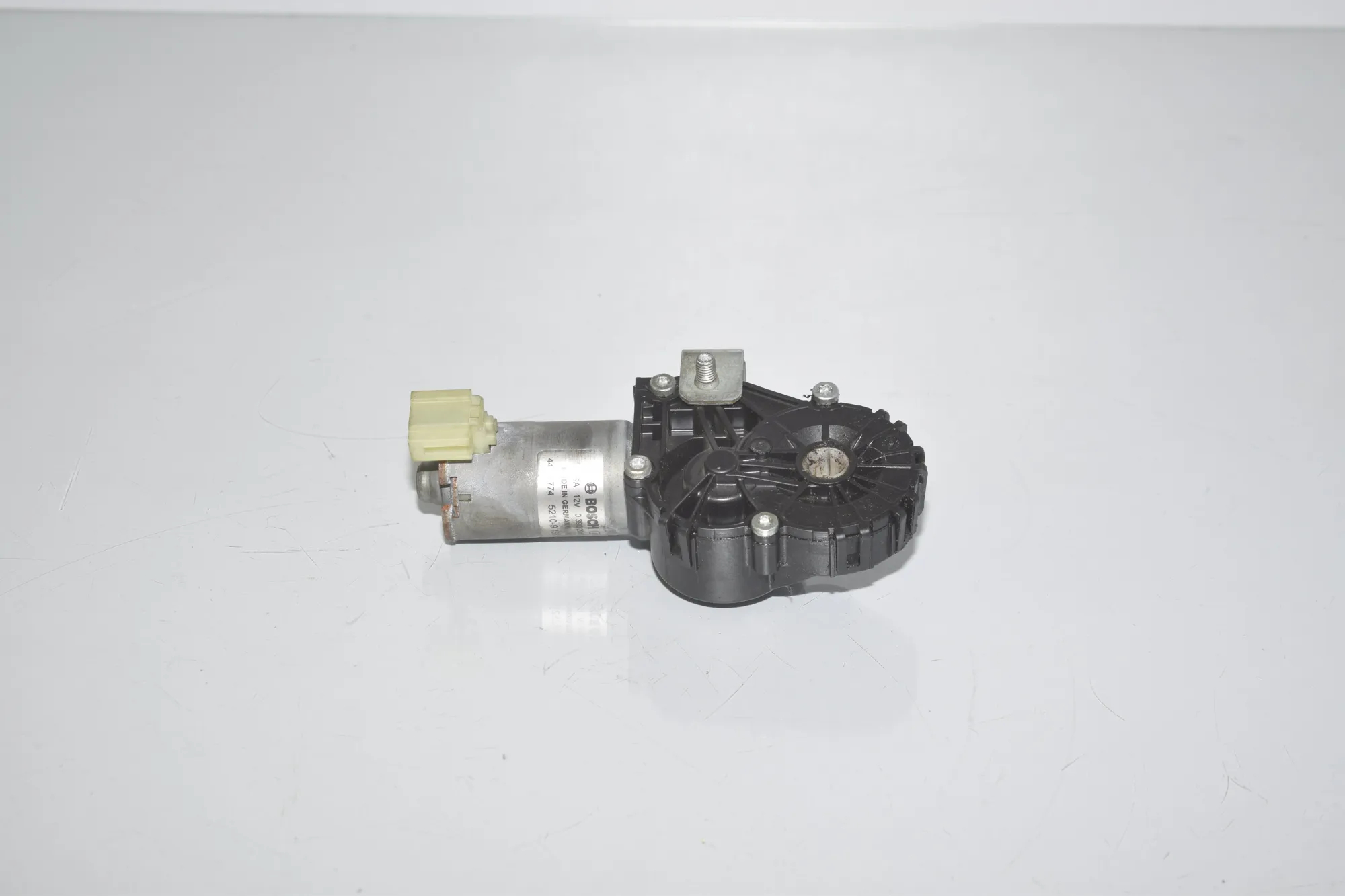 Front Left Seat Control Motor – OEM 52109168746 · BMW 5 (F10) 535 d 2013 – 3