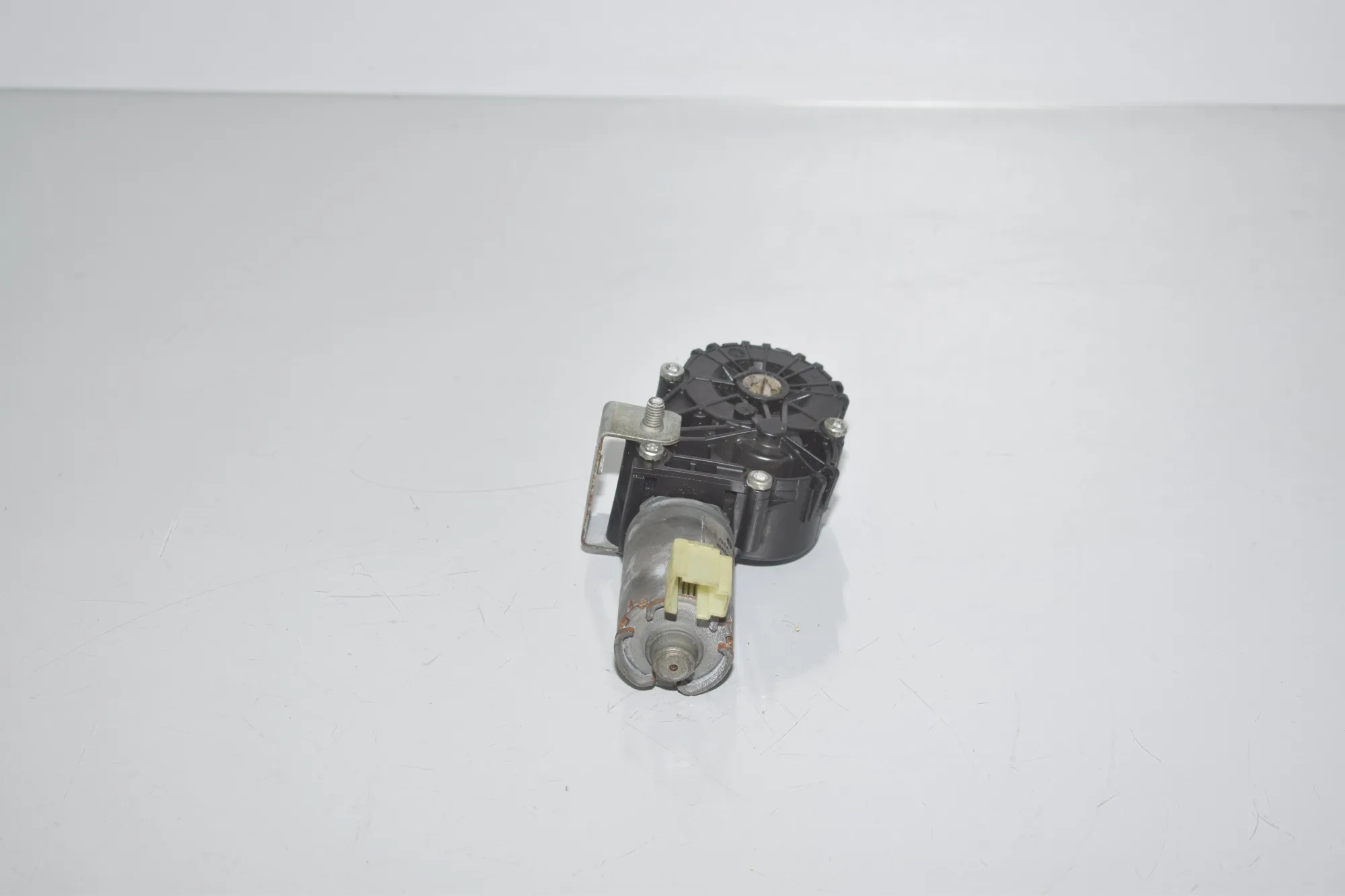 Front Left Seat Control Motor – OEM 52109168746 · BMW 5 (F10) 535 d 2013 – 2