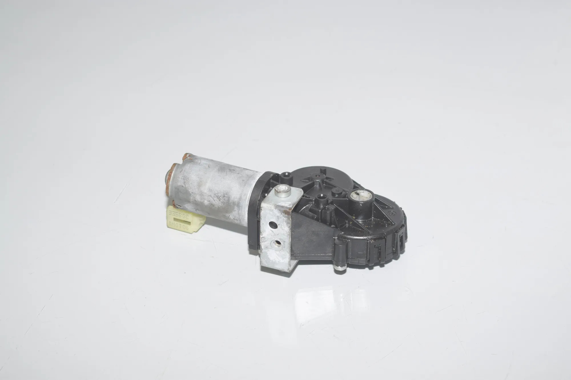 Front Left Seat Control Motor – OEM 9168746 · BMW 5 (F10) 535 d 2013 – 3