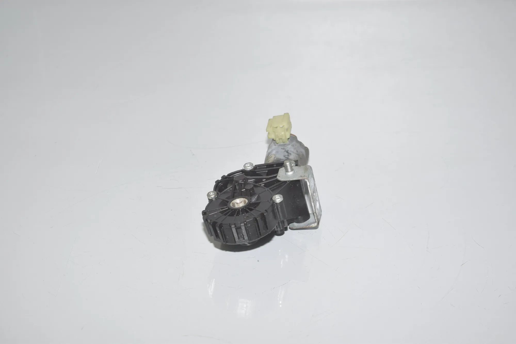 Front Left Seat Control Motor – OEM 9168746 · BMW 5 (F10) 535 d 2013 – 5