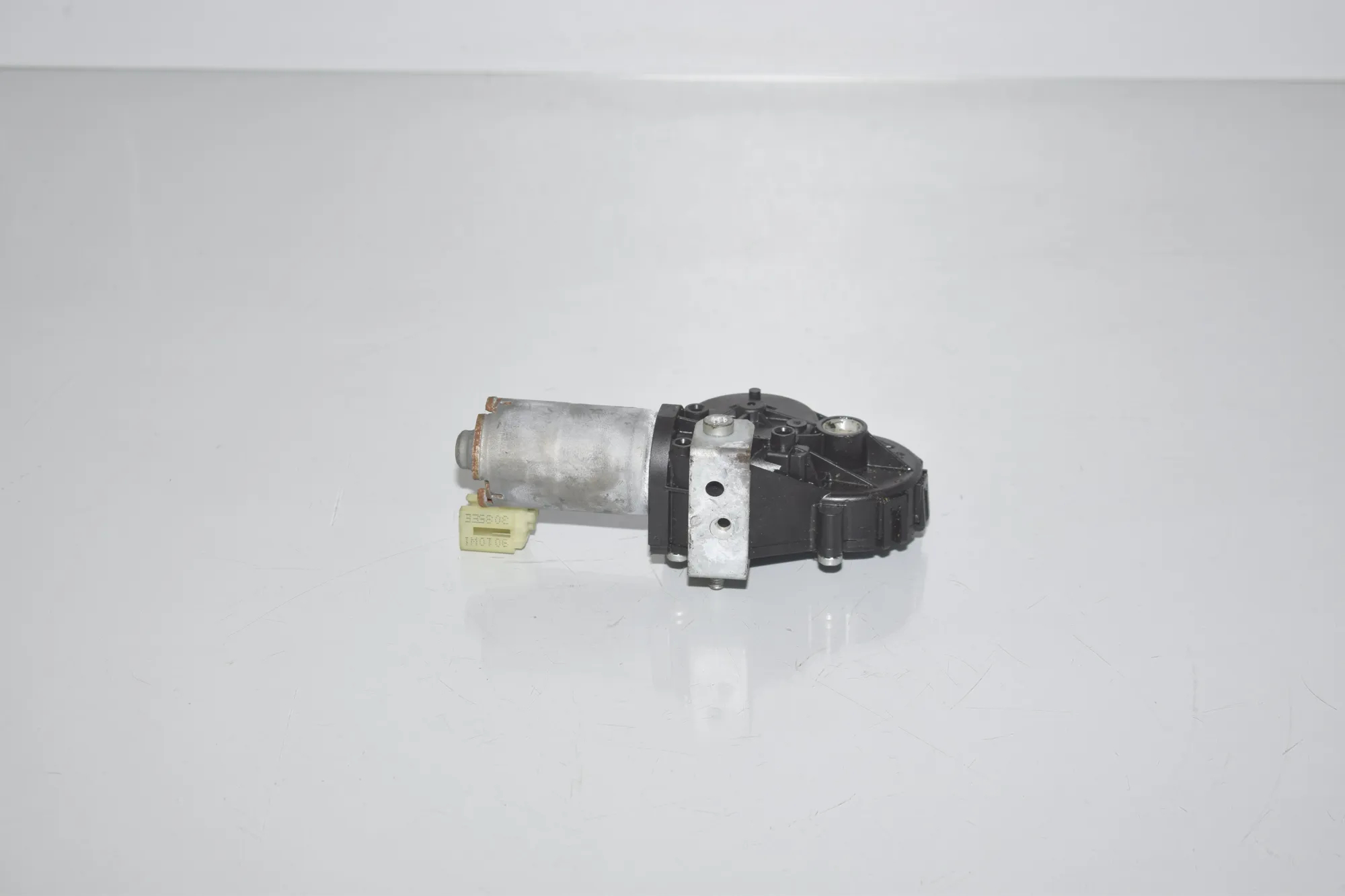 Front Left Seat Control Motor – OEM 9168746 · BMW 5 (F10) 535 d 2013 – 2