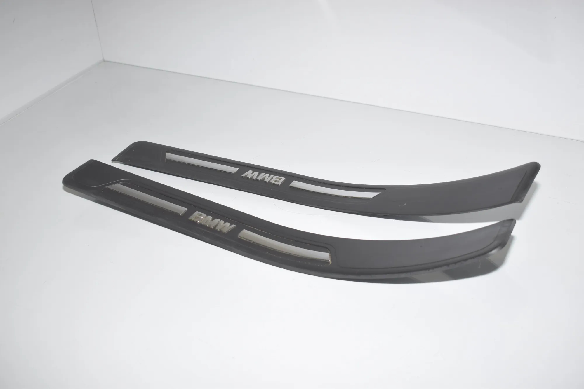Rear Left Sill Trim – OEM 8220228 · BMW 7 (E38) BMW 7 (E38) 725 tds 1999 – 2