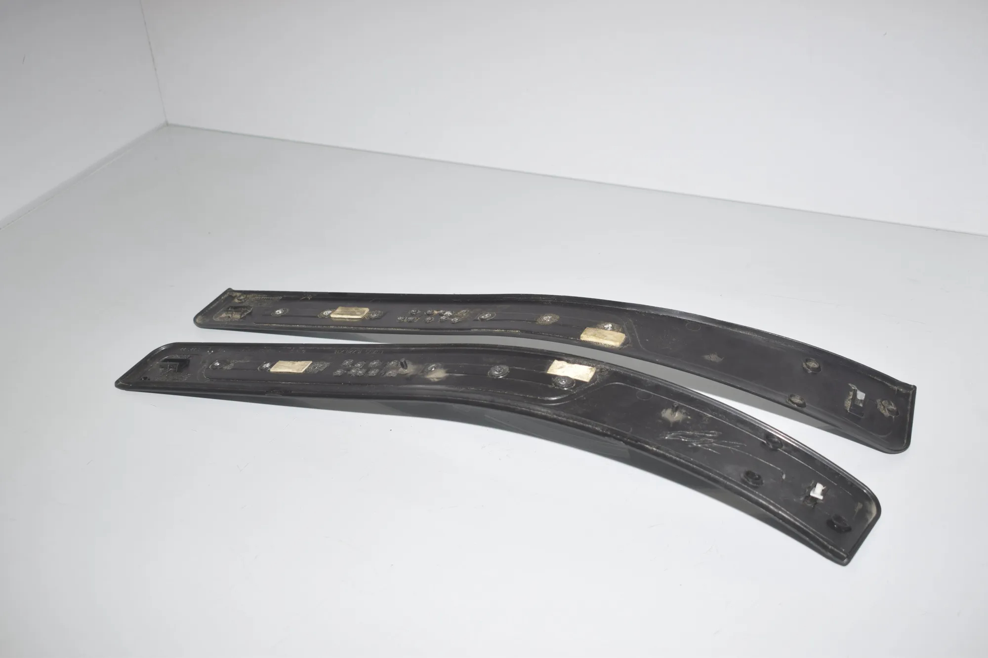 Rear Left Sill Trim – OEM 8220228 · BMW 7 (E38) BMW 7 (E38) 725 tds 1999 – 4