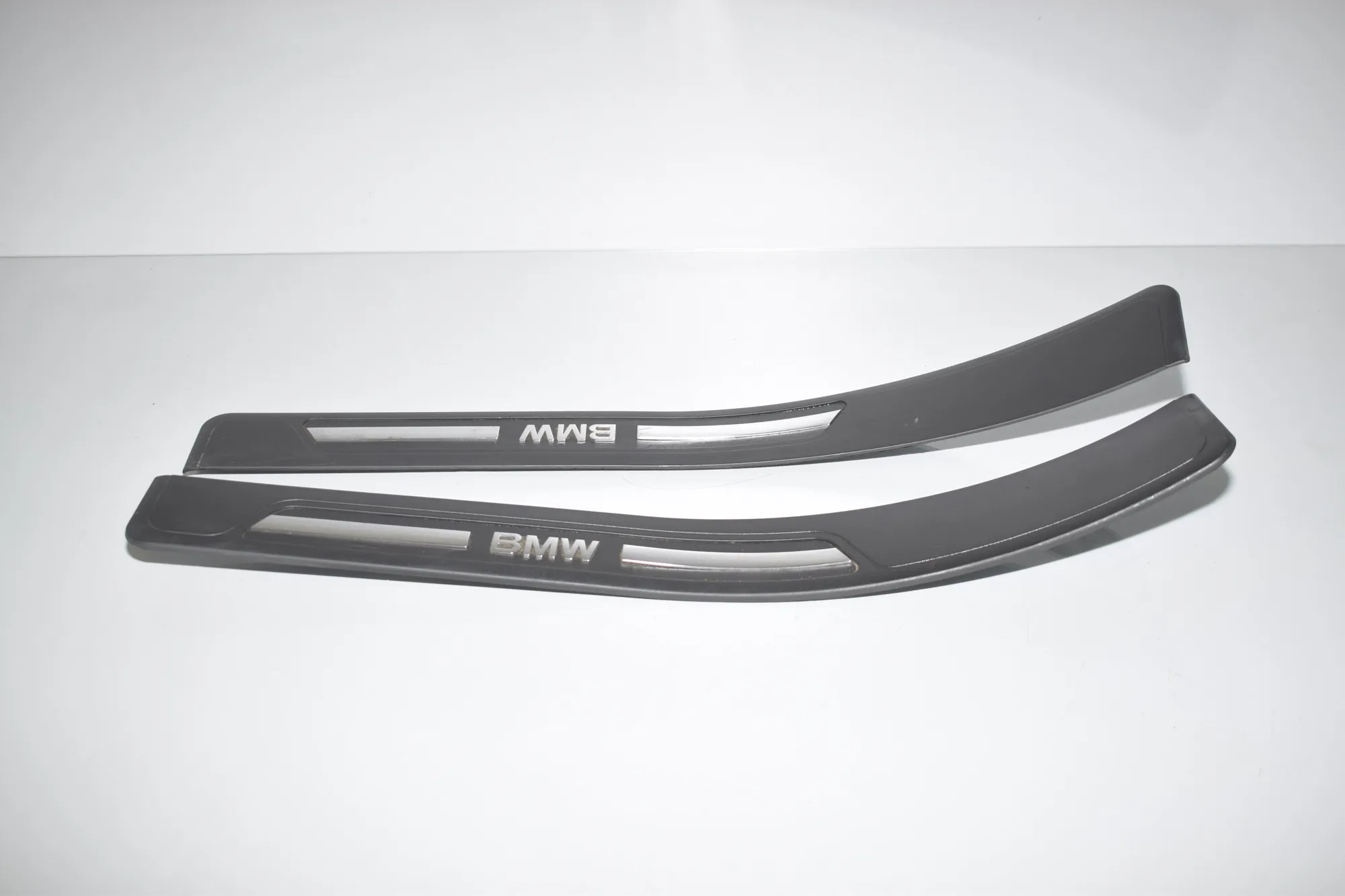 Rear Left Sill Trim – OEM 8220228 · BMW 7 (E38) BMW 7 (E38) 725 tds 1999