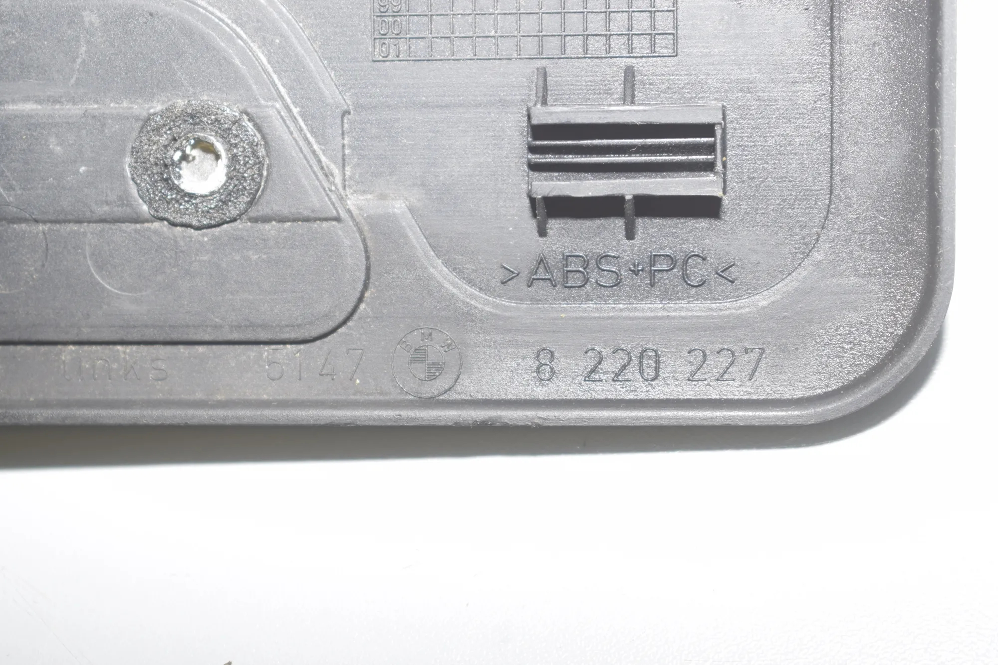 Rear Left Sill Trim – OEM 51478220227 · BMW 7 (E38) BMW 7 (E38) 725 tds 2000 – 5