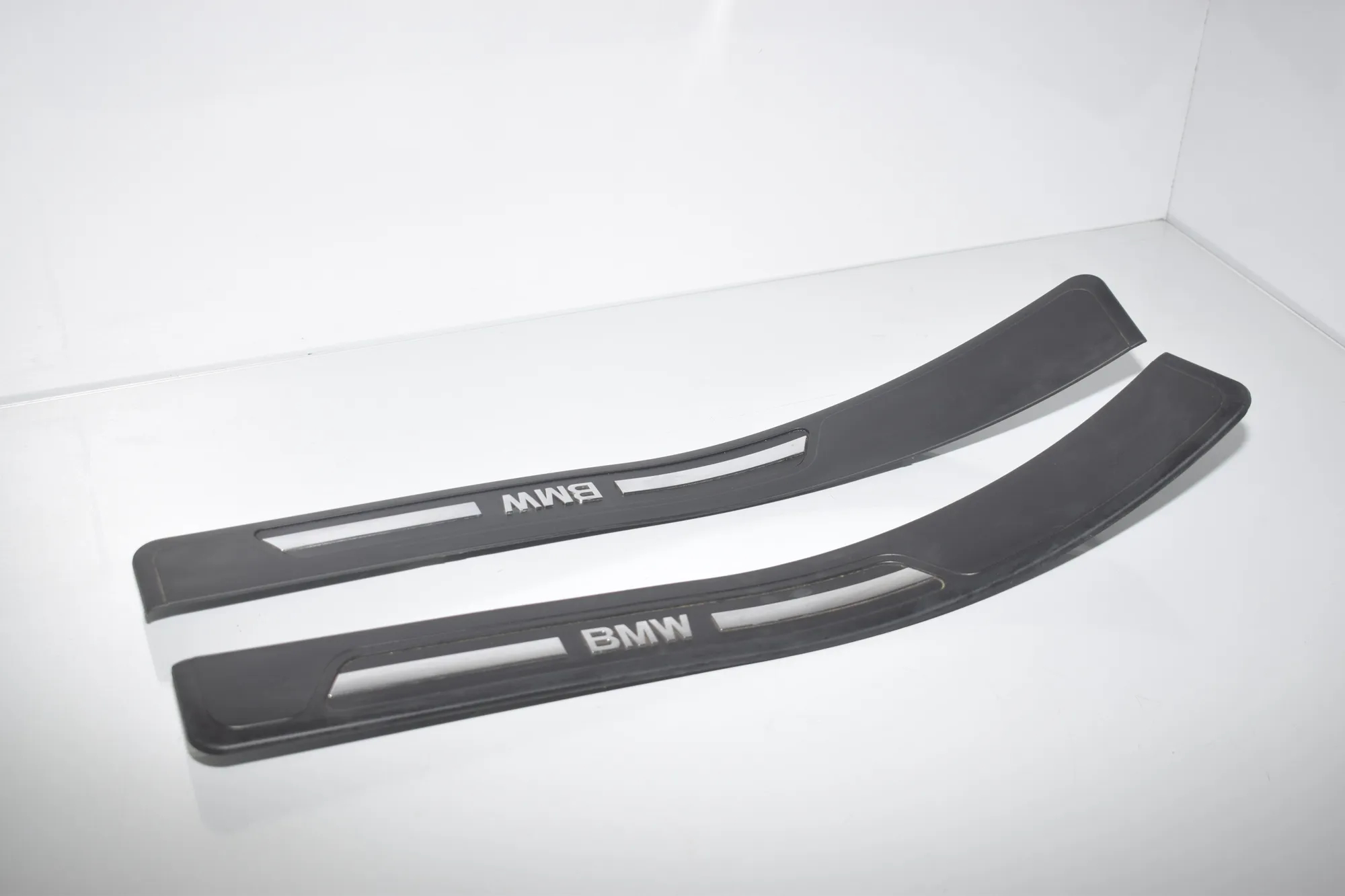Rear Right Sill Trim – OEM 8220227 · BMW 7 (E38) BMW 7 (E38) 725 tds 2000 – 2