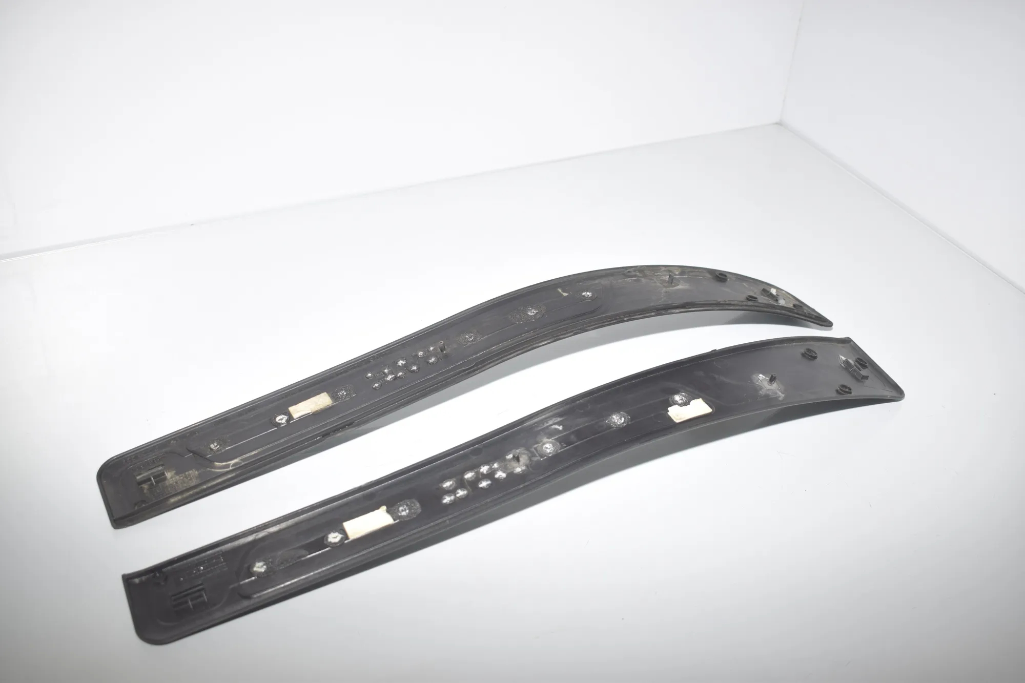 Rear Right Sill Trim – OEM 8220227 · BMW 7 (E38) BMW 7 (E38) 725 tds 2000 – 4