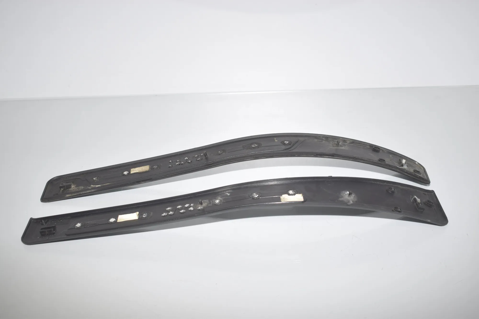 Rear Right Sill Trim – OEM 8220227 · BMW 7 (E38) BMW 7 (E38) 725 tds 2000 – 3