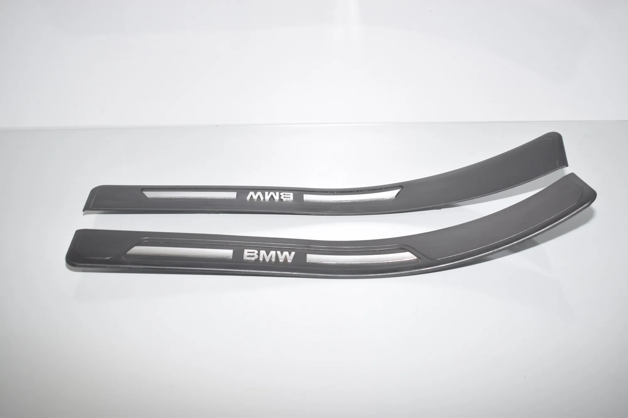 Rear Right Sill Trim – OEM 8220227 · BMW 7 (E38) BMW 7 (E38) 725 tds 2000