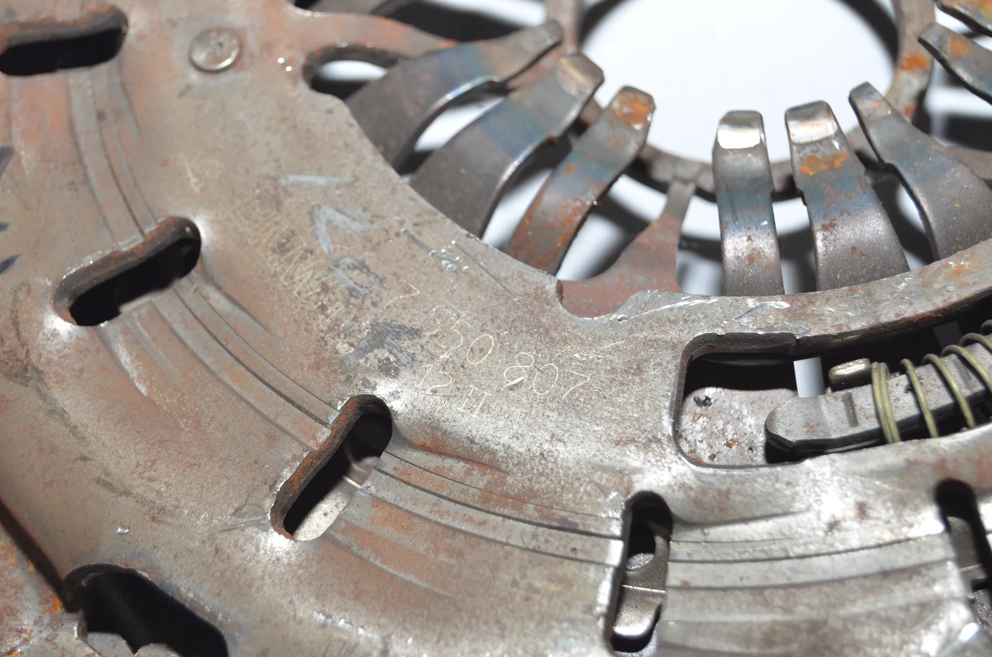 Clutch Pressure Plate – OEM 7550807 · BMW 3 (E90) BMW 3 (E90) 320 d 2007 – 5