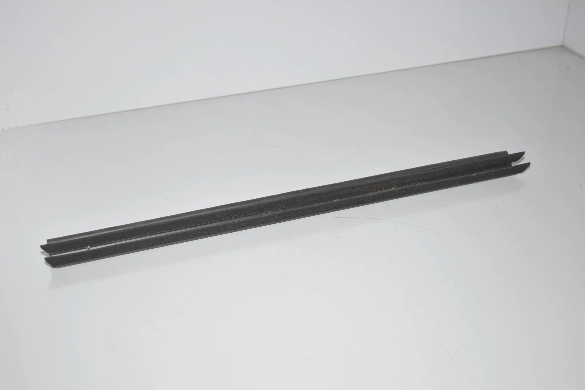 Rear Right Door Window Strip – OEM 51357316788 · BMW 2 Gran Tourer (F46) 218 d xDrive 2020 – 2