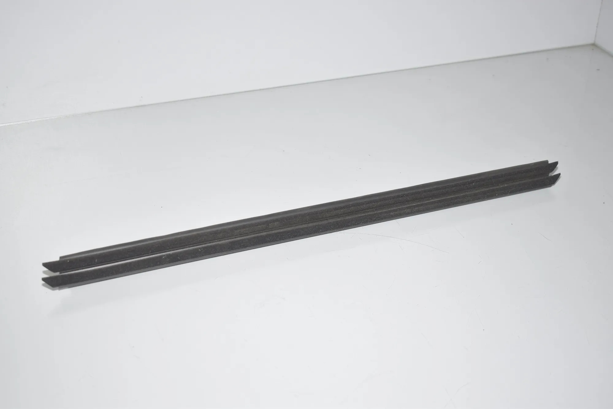 Rear Left Door Window Strip – OEM 7316787 · BMW 2 Gran Tourer (F46) 218 d xDrive 2020 – 3