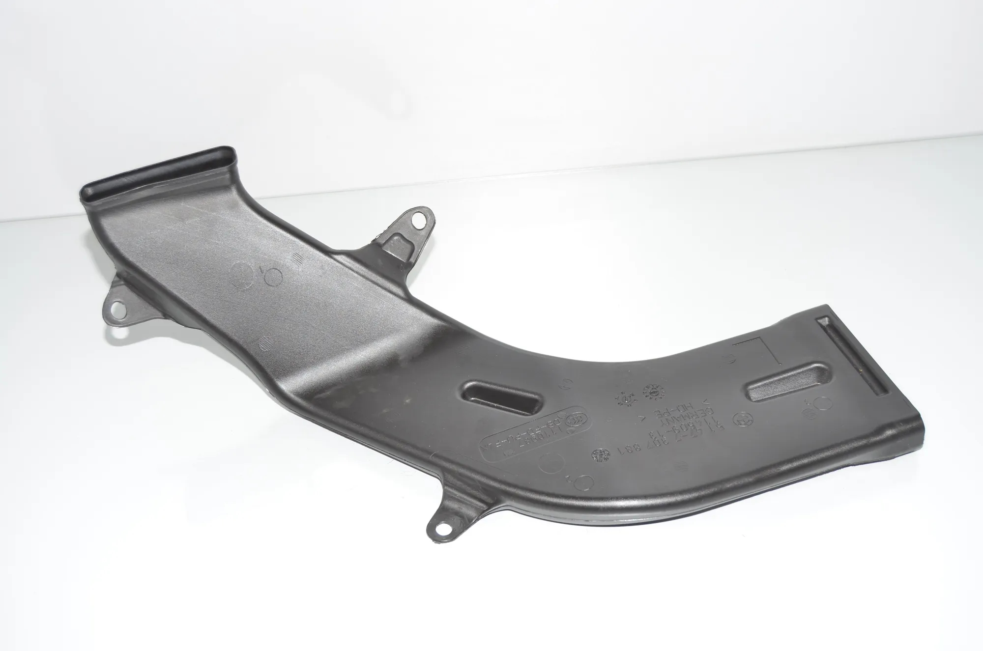 Interior Air Duct Channel – OEM 7307881 · BMW 2 Gran Tourer (F46) 218 d xDrive 2020