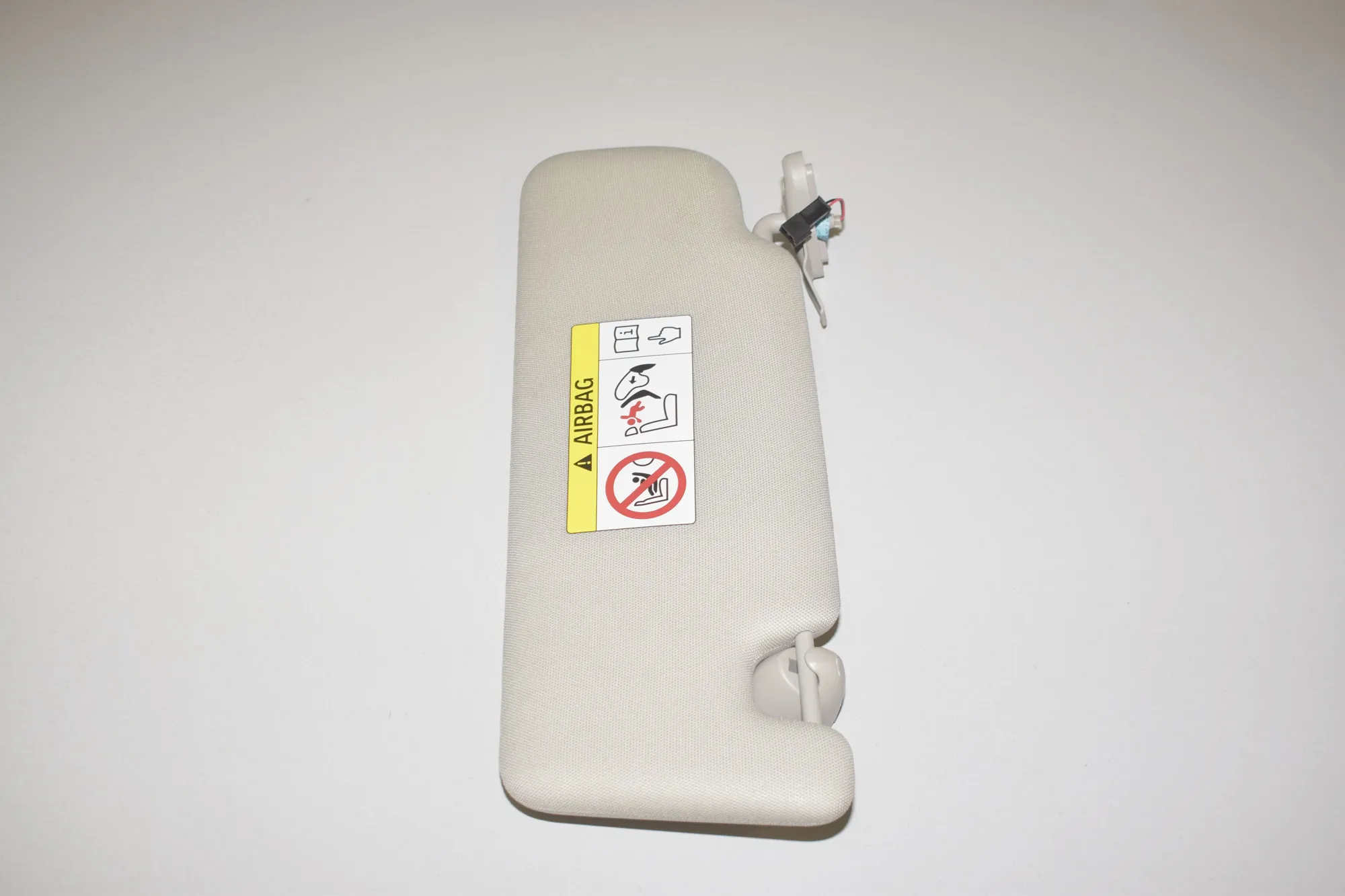 Right Side Sun Visor – OEM 51167377672 · BMW i3 (I01) s Electric 2020 – 3