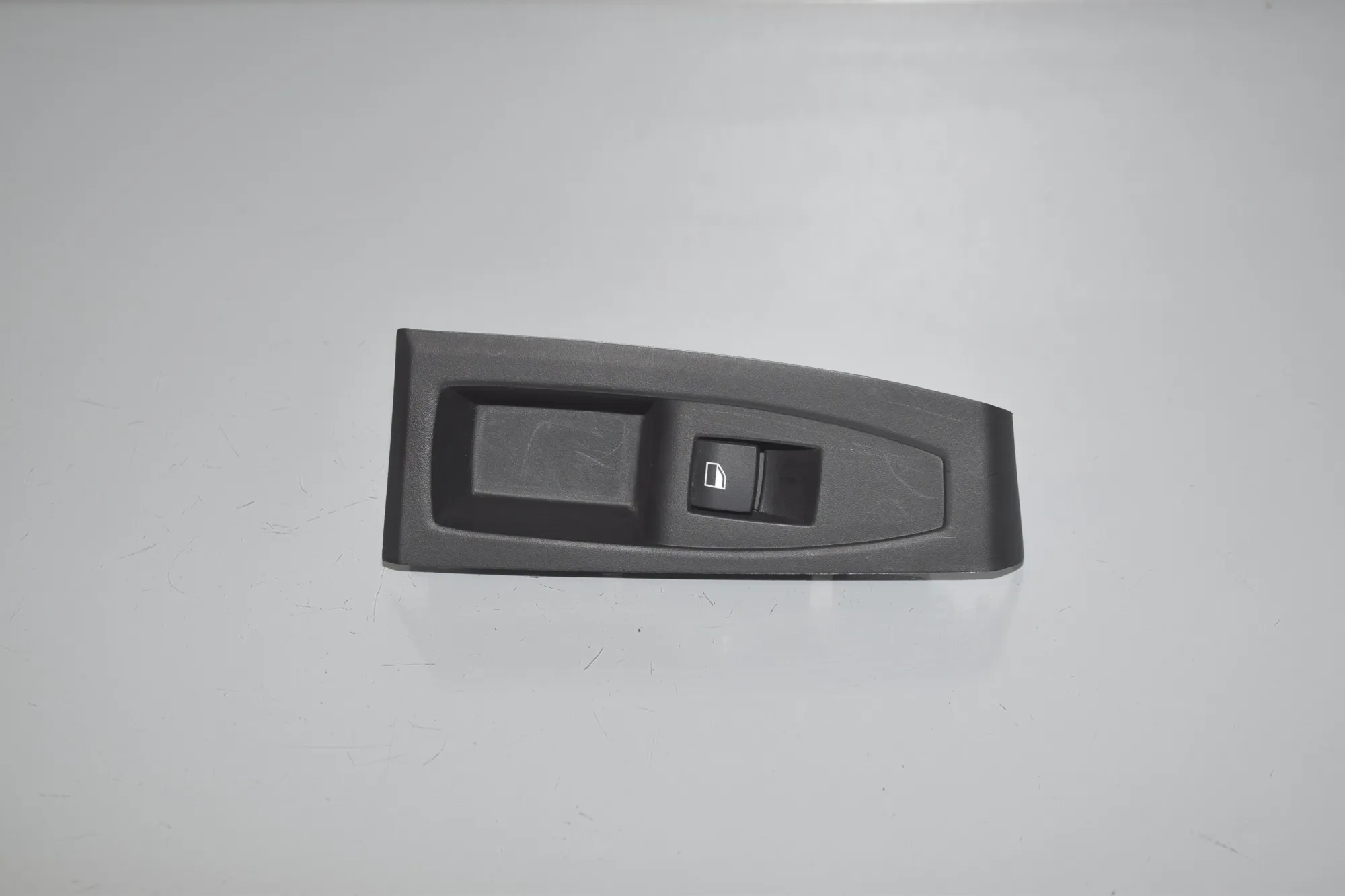 Front Right Door Window Switch – OEM 7333902 · BMW 2 Gran Tourer (F46) 218 d xDrive 2020 – 2