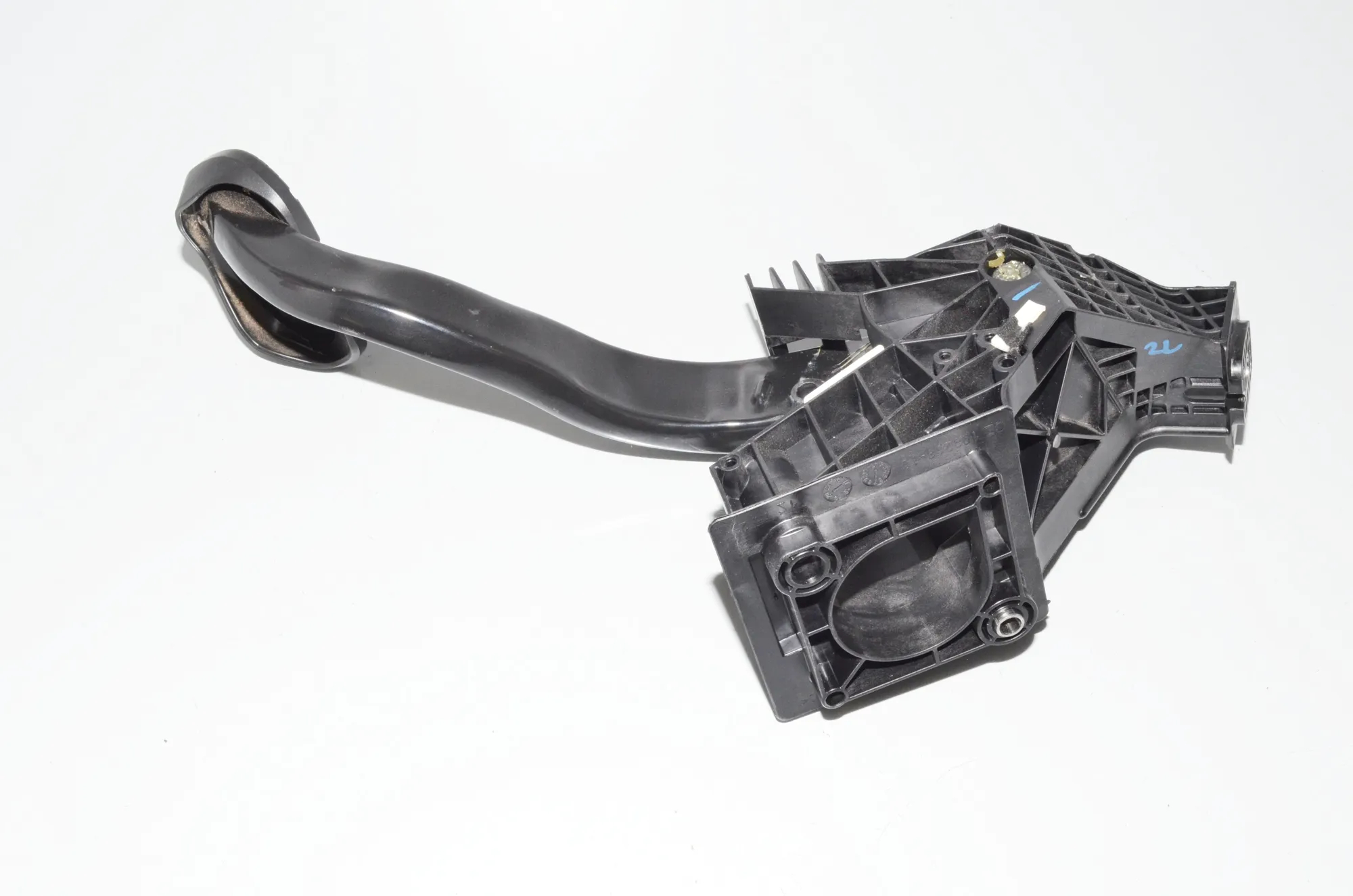 Brake Pedal – OEM 35006856596 · BMW 2 Gran Tourer (F46) 218 d xDrive 2020 – 3