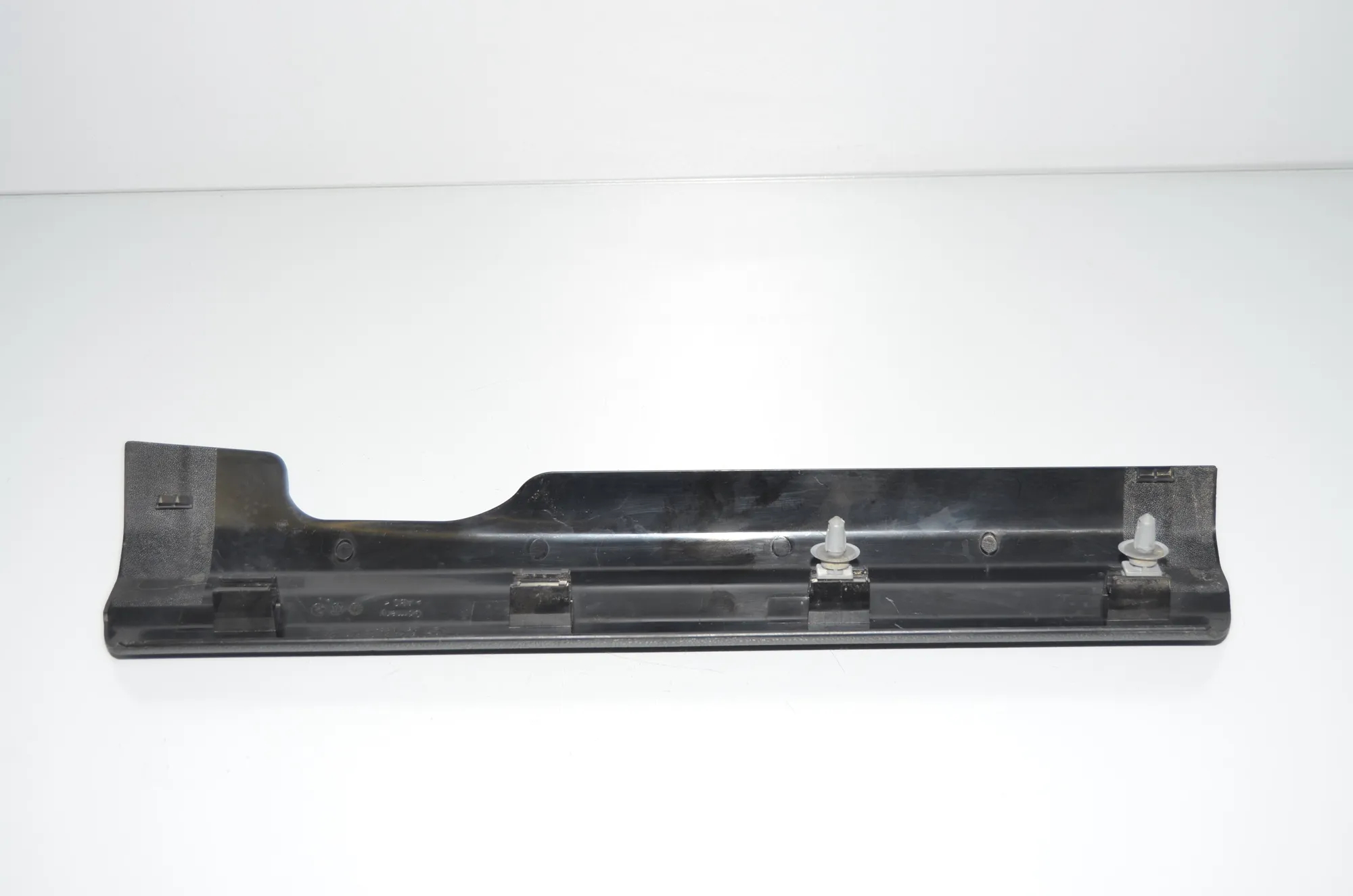 Front Left Interior Step Trim – OEM 9138915 · BMW 5 Gran Turismo (F07) 530 d 2009 – 4