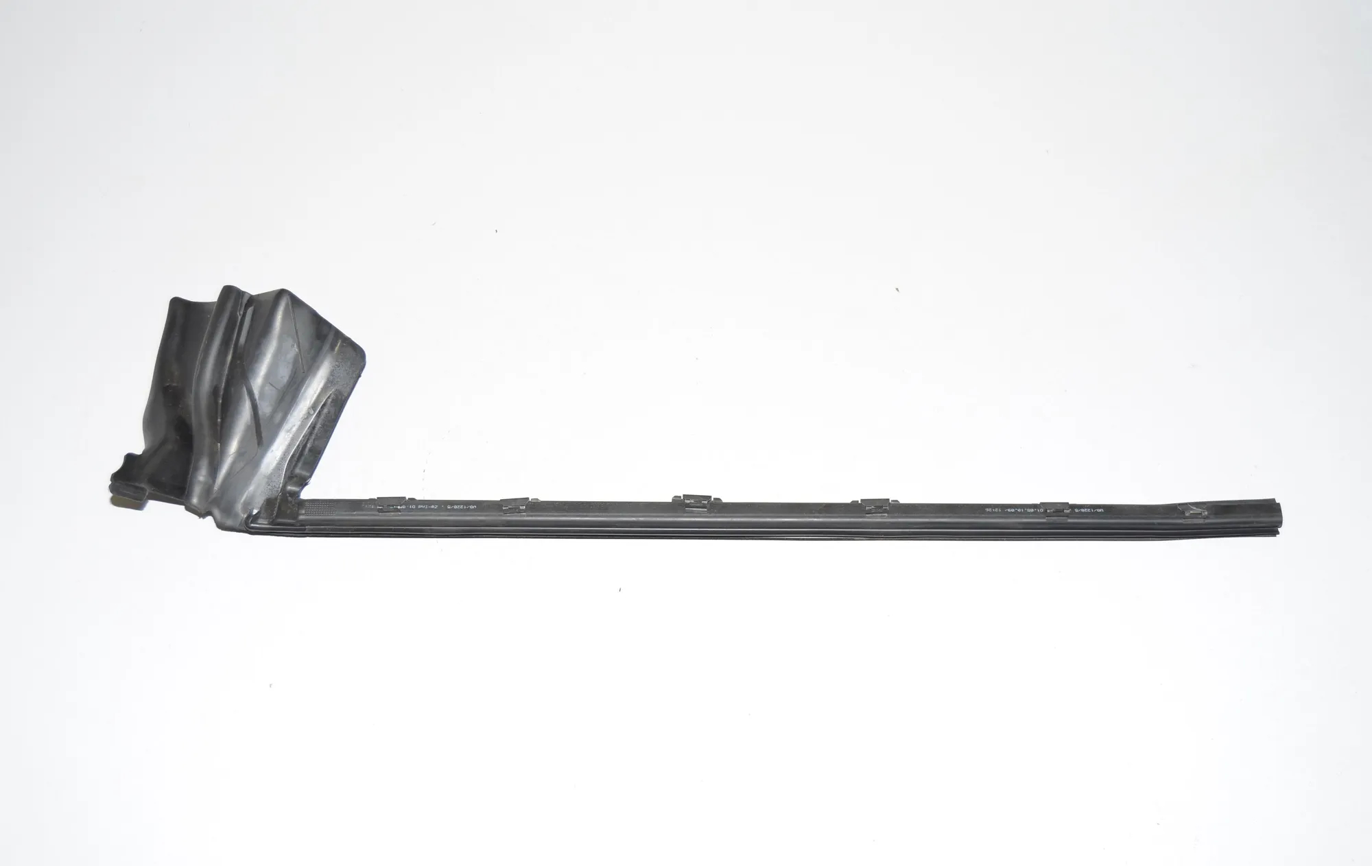 Front Right Door Window Molding – OEM 7196344 · BMW 5 Gran Turismo (F07) 530 d 2009