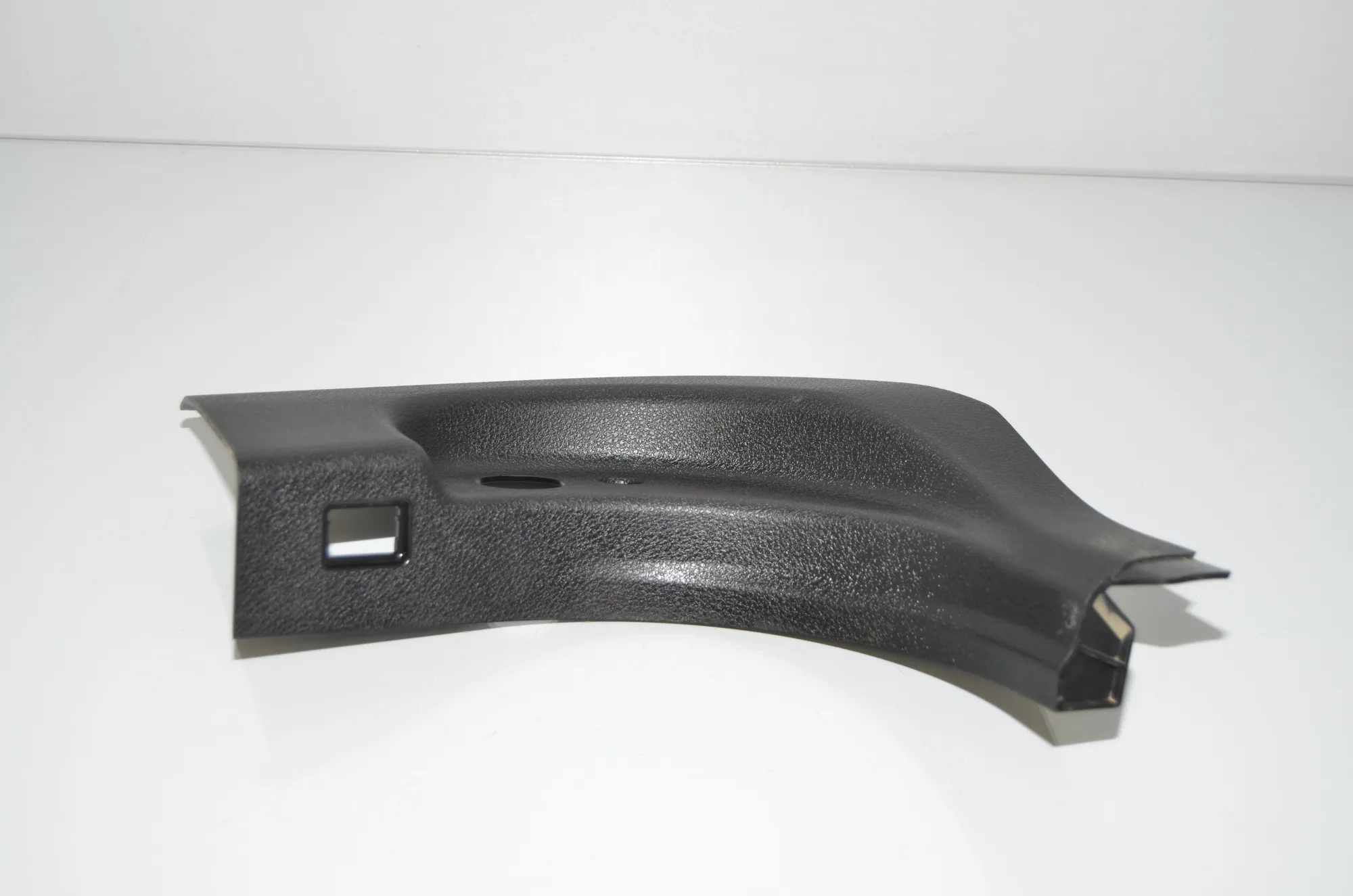 Front Left Interior Step Trim – OEM 9138941 · BMW 5 Gran Turismo (F07) 530 d 2009 – 2