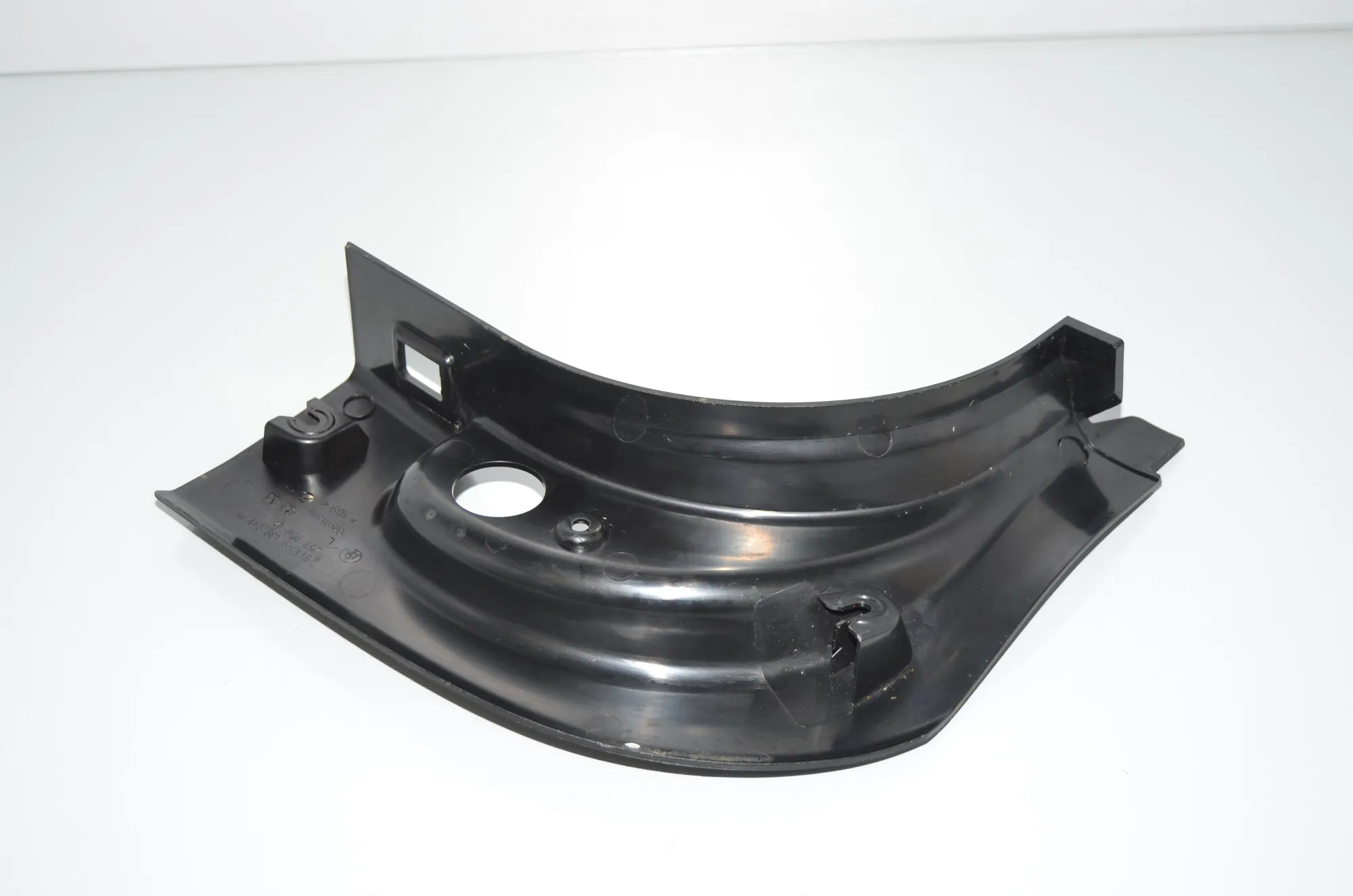 Front Left Interior Step Trim – OEM 9138941 · BMW 5 Gran Turismo (F07) 530 d 2009 – 3