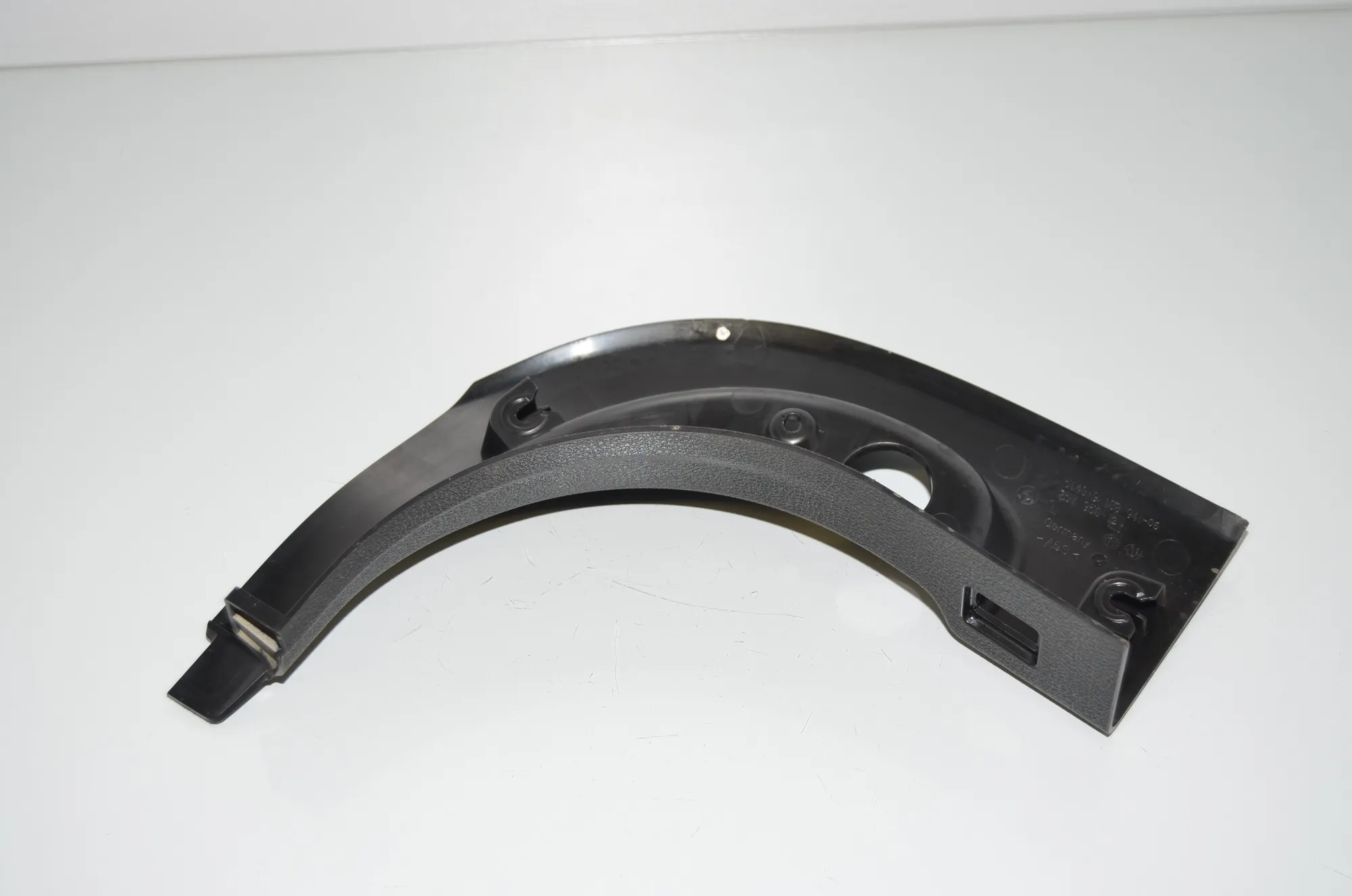 Front Left Interior Step Trim – OEM 9138941 · BMW 5 Gran Turismo (F07) 530 d 2009 – 4
