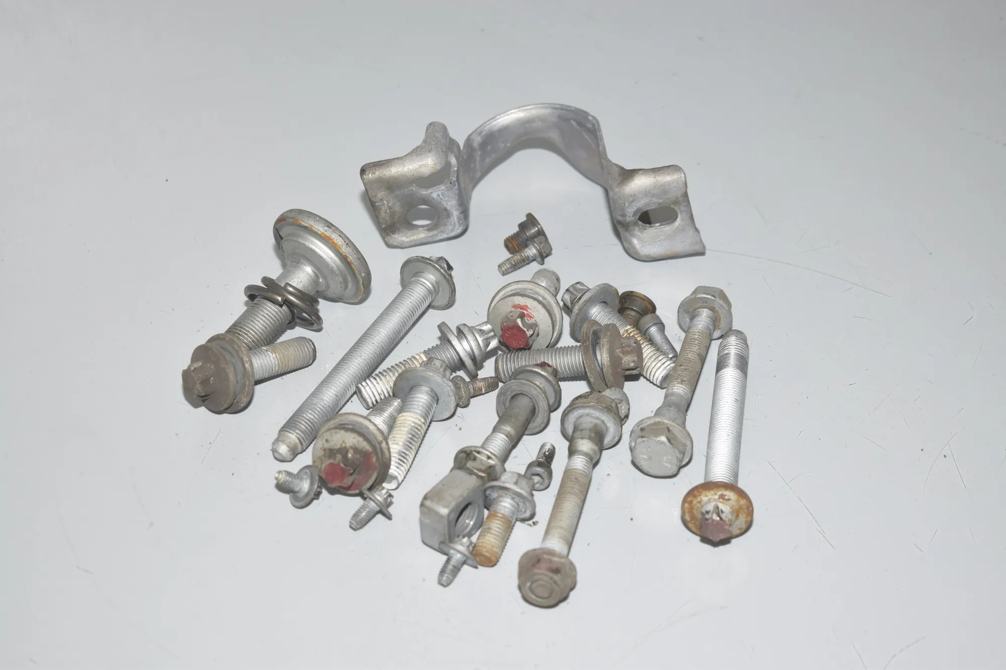 Bolts · BMW 2 Gran Tourer (F46) 218 d xDrive 2020 – 2