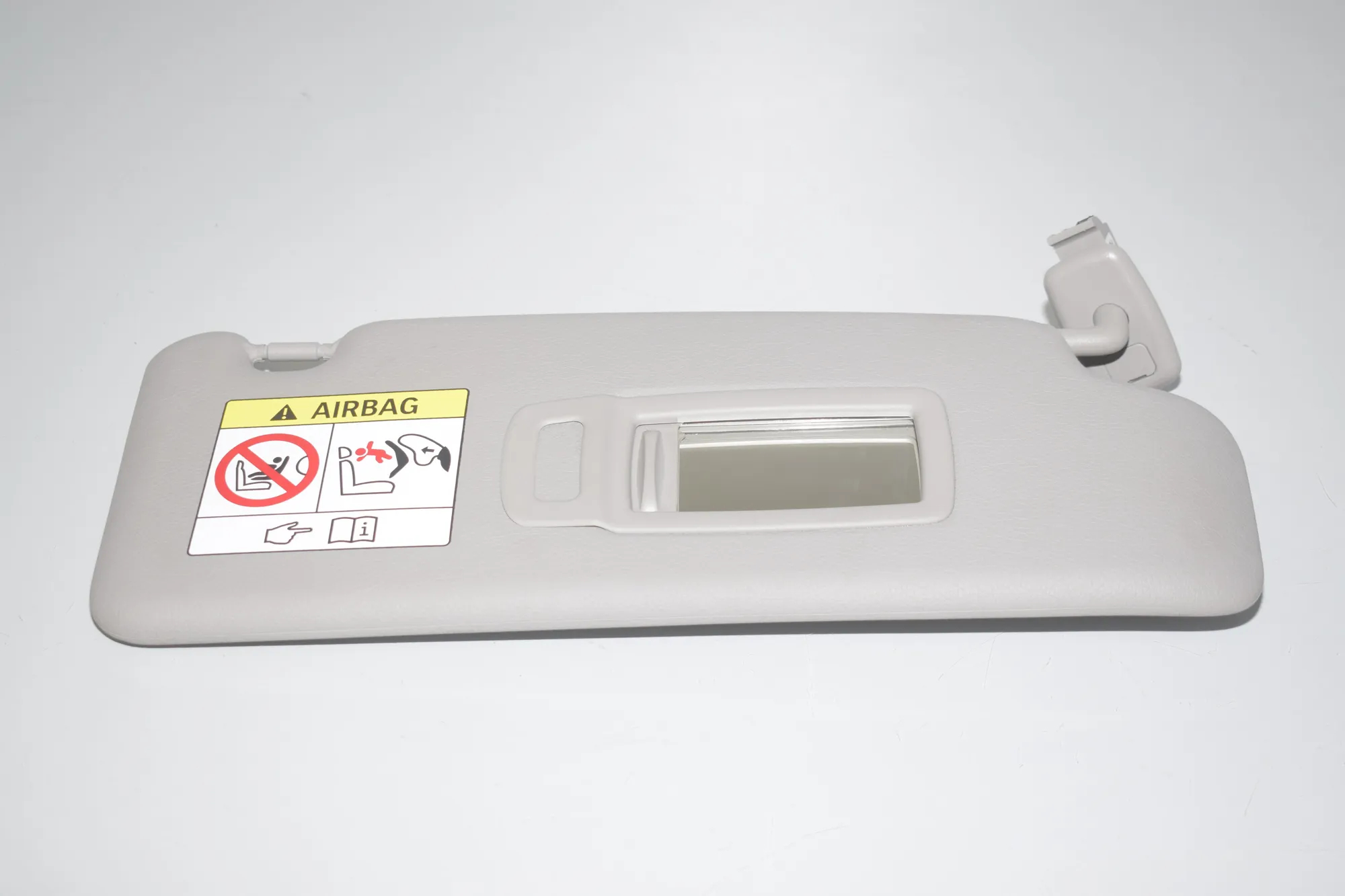 Right Side Sun Visor – OEM 7402858 · BMW 2 Gran Tourer (F46) 218 d xDrive 2020 – 4