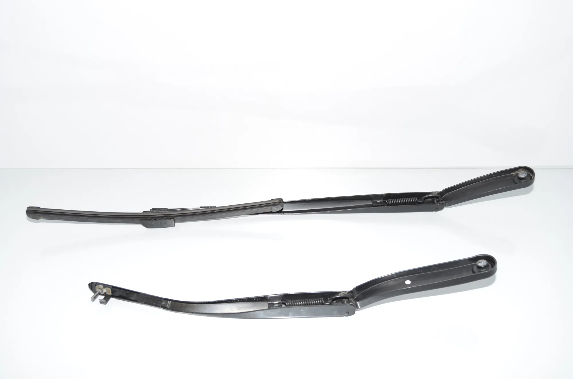 Front Wiper Arms – OEM 7203156 · BMW 5 (F10) 530 d 2010 – 4