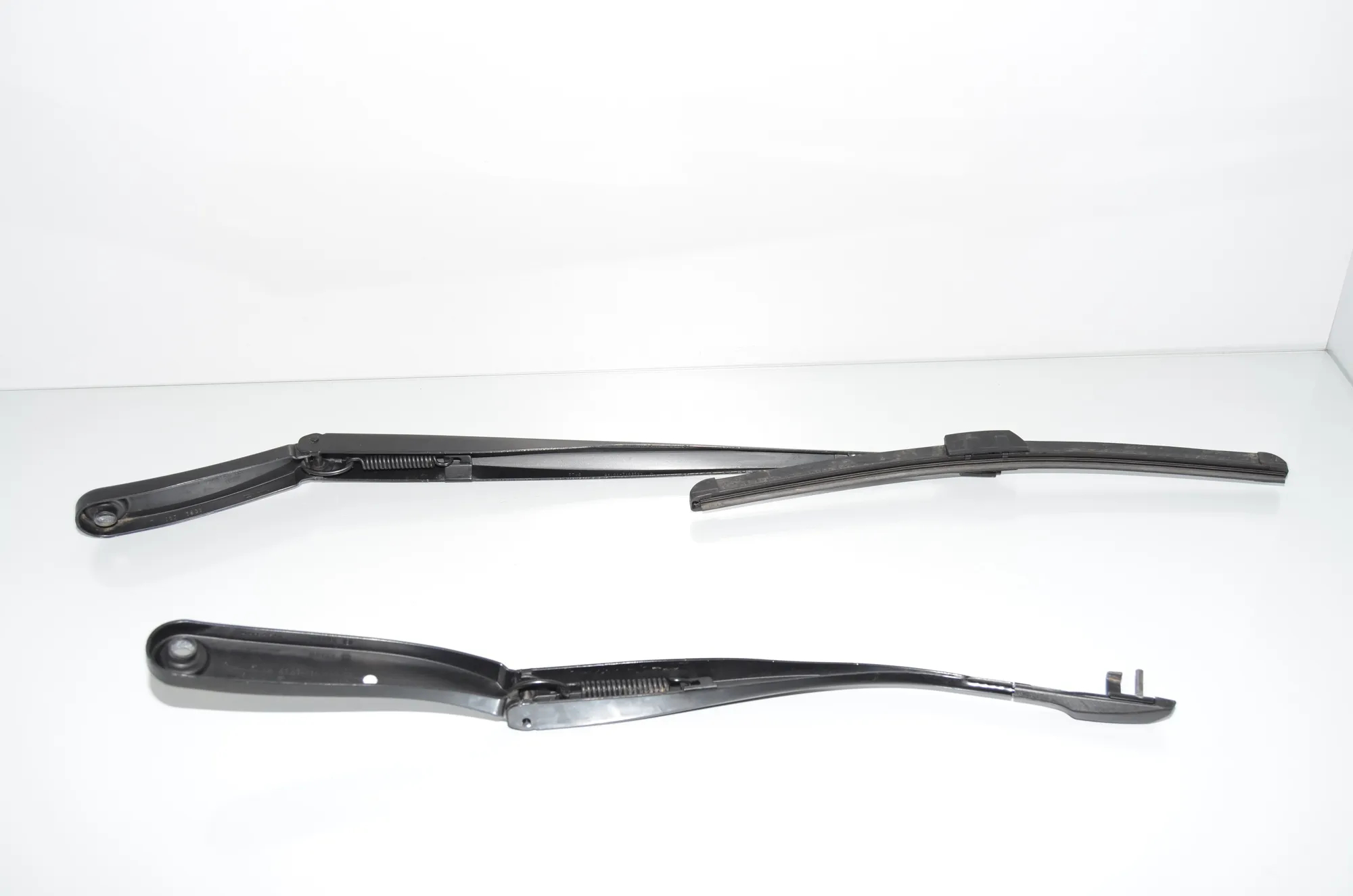 Front Wiper Arms – OEM 7203156 · BMW 5 (F10) 530 d 2010 – 3