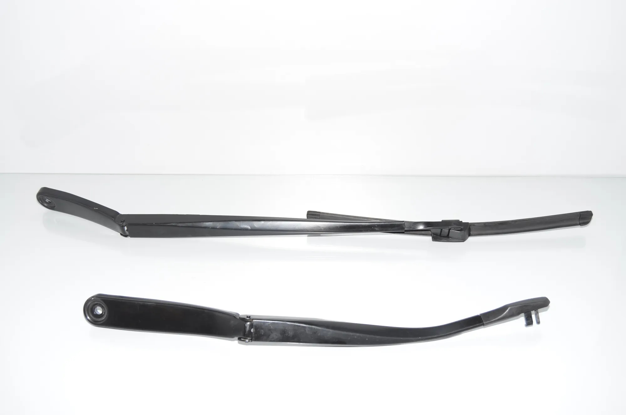 Front Wiper Arms – OEM 7203156 · BMW 5 (F10) 530 d 2010 – 2