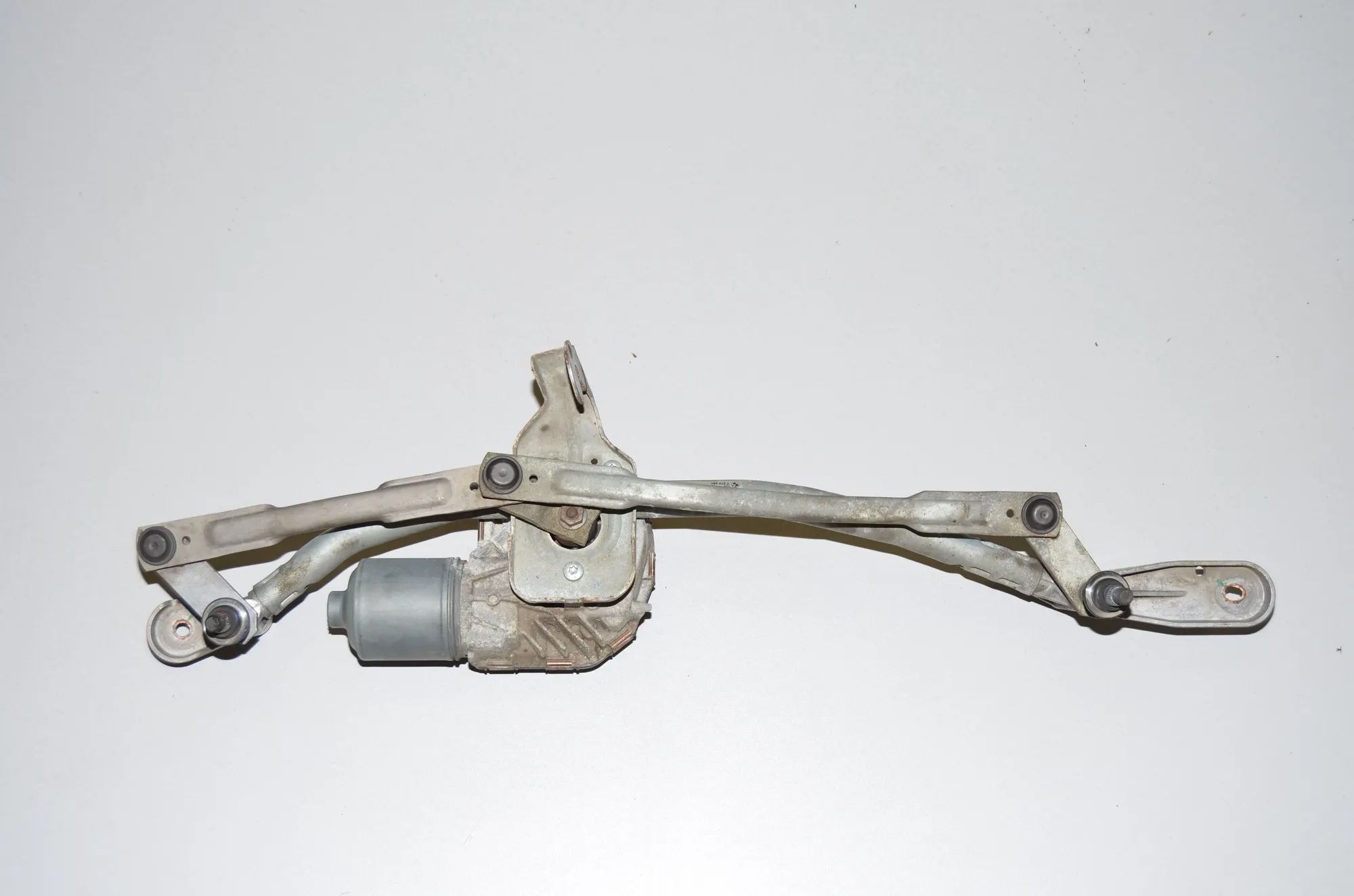 Front Windshield Wiper Mechanism – OEM 1397220538 · BMW 5 (F10) 530 d 2010 – 4